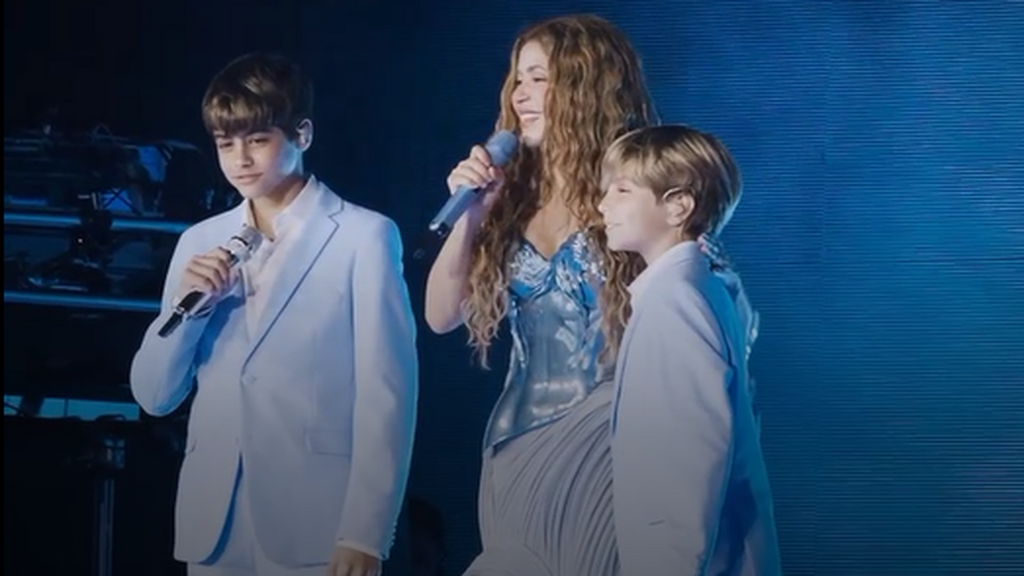 Shakira y sus hijos cantando por primera vez en directo, en vídeo