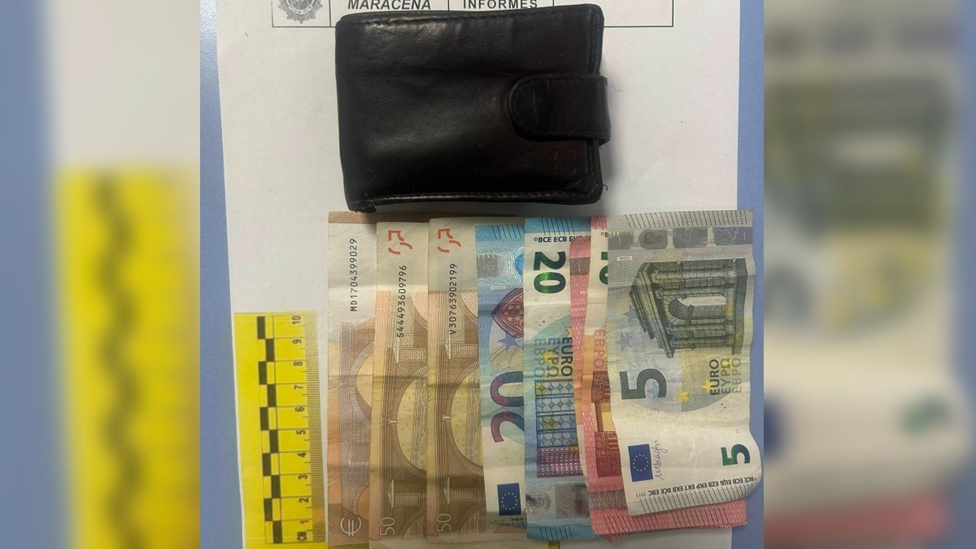 Una mujer devuelve en Maracena, Granada, una cartera con 218 euros