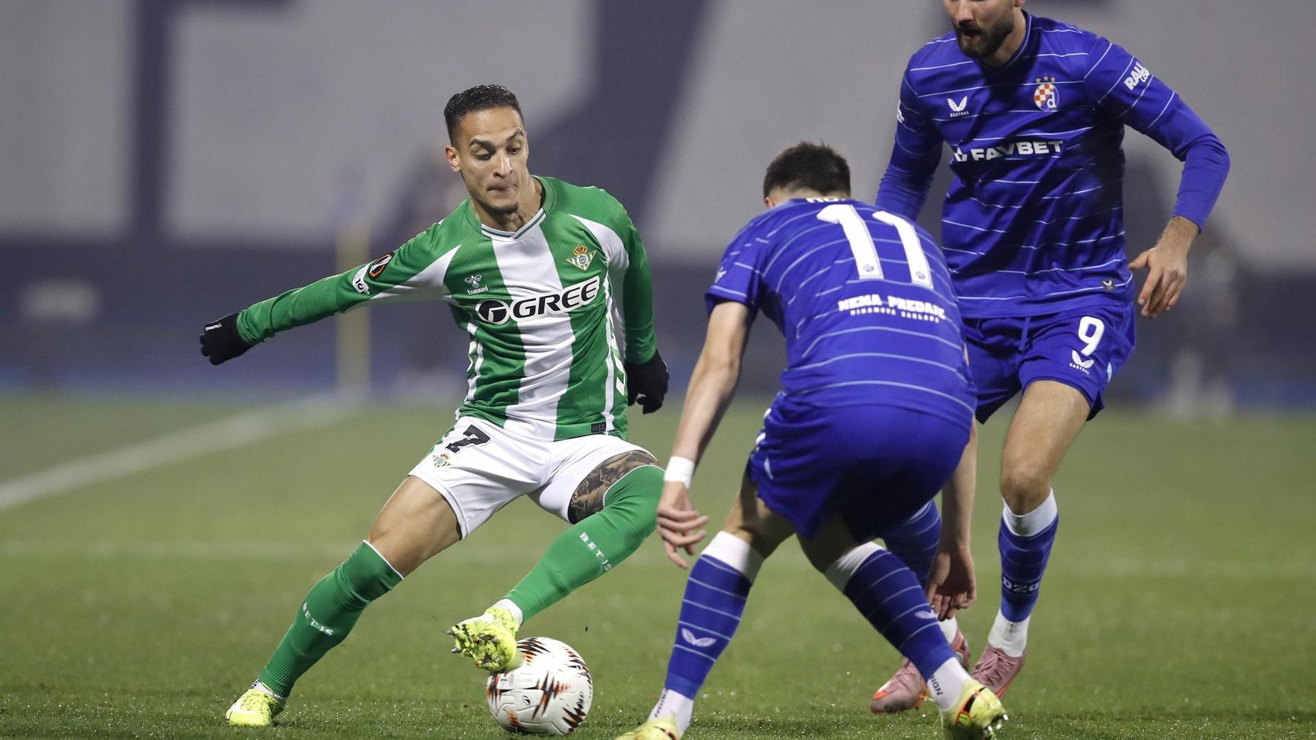 Antony, ante el Dinamo Zagreb en la Europa League Antony, ante el Dinamo Zagreb en la Europa League