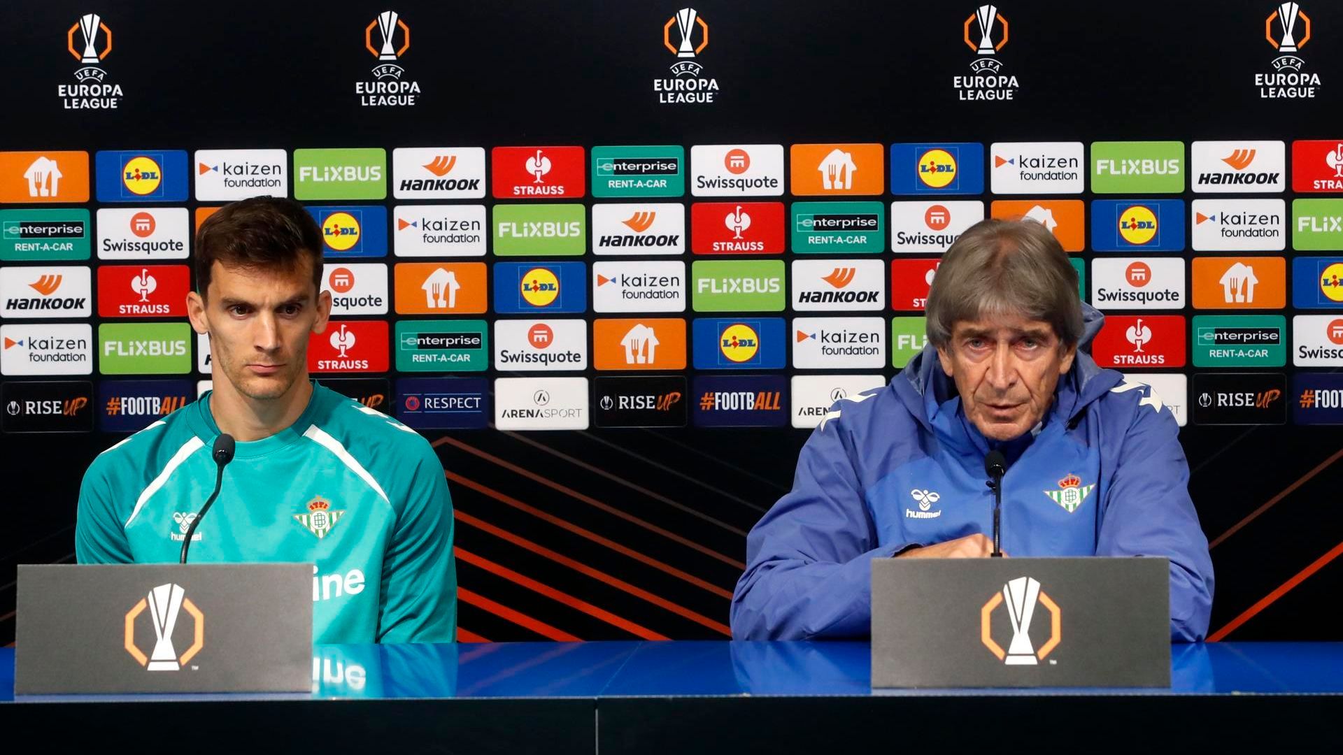 Diego Llorente y Manuel Pellegrini en sala de prensa