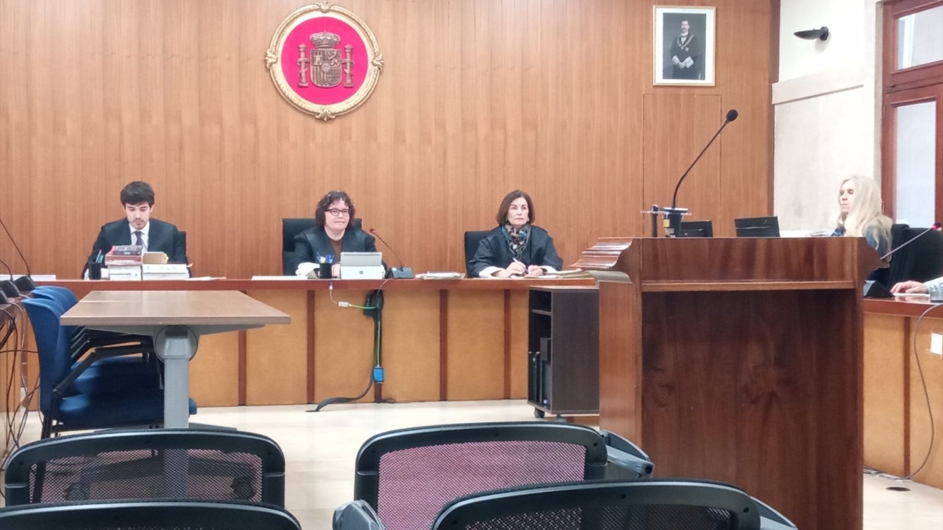El banquillo de los acusados, vacío, en la Audiencia de Palma.