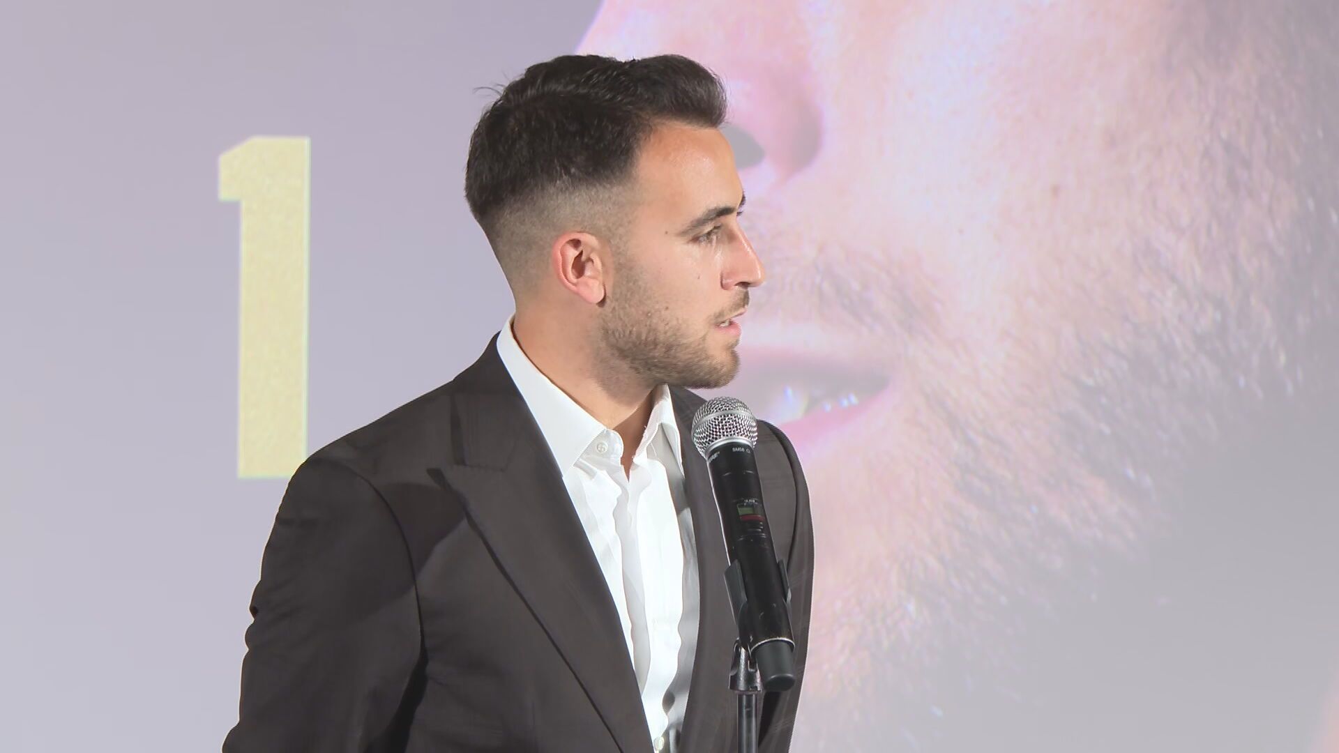 Eric García, durante el acto de renovación