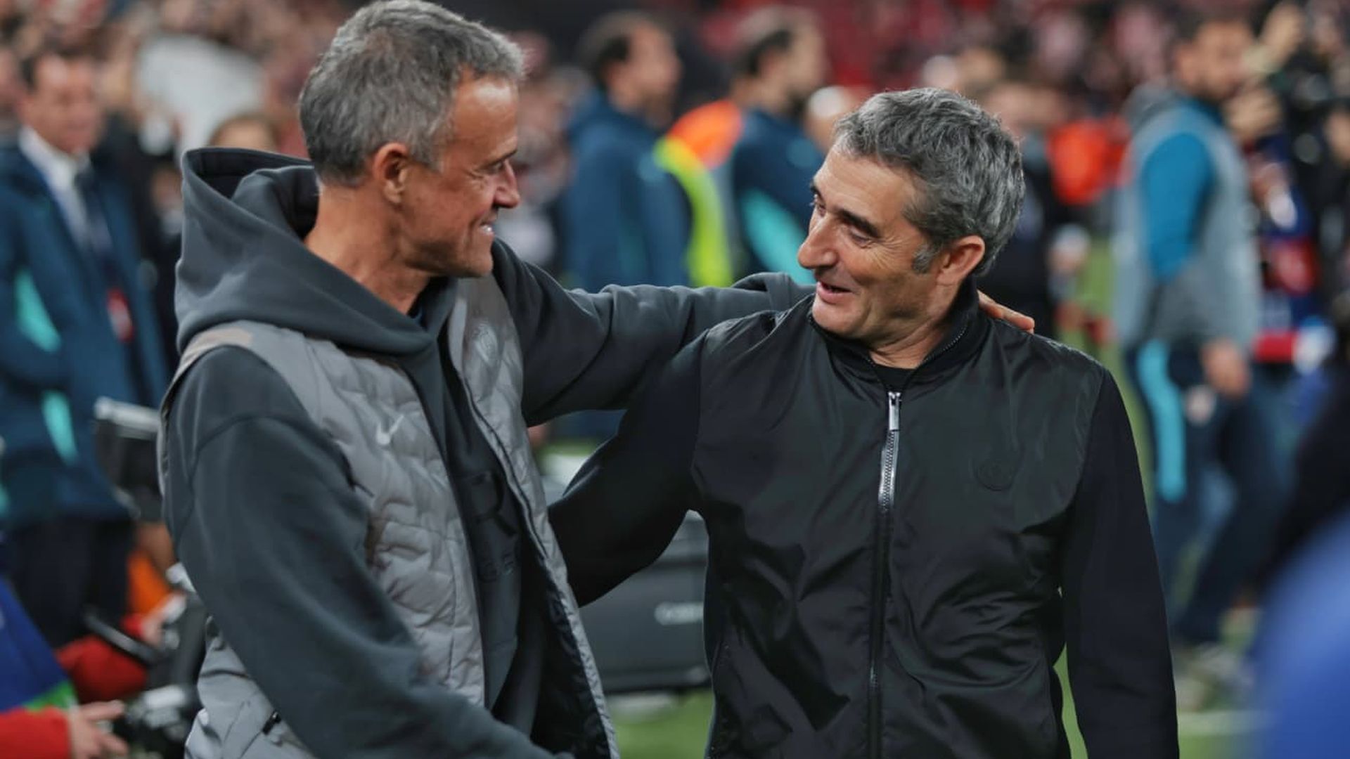 Ernesto Valverde se saluda con Luis Enrique en la Champions League Ernesto Valverde se saluda con Luis Enrique en la Champions League