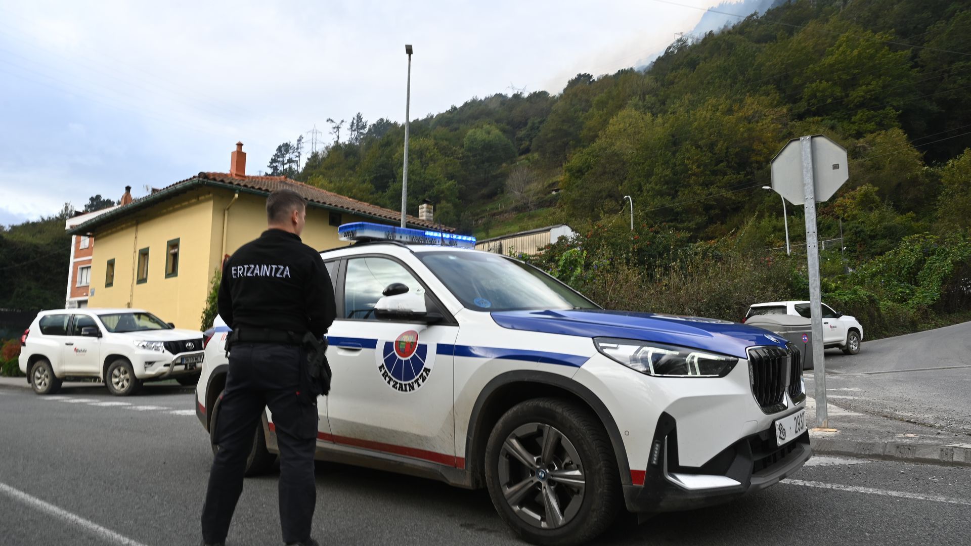 EuropaPress_7068235_ertzaintza_corta_carretera_bi_2652_31_octubre_2025_guenes_vizcaya_pais