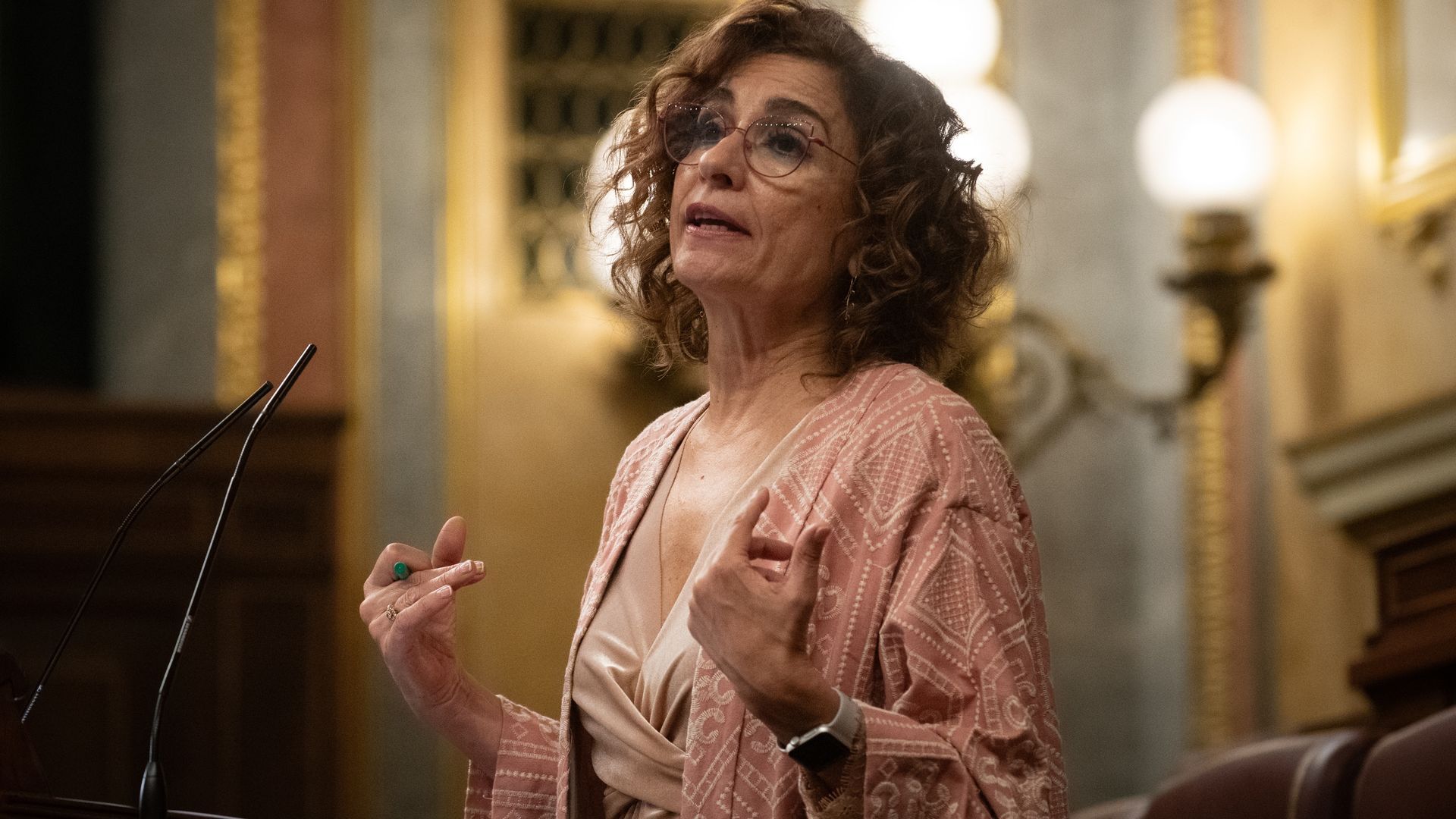 EuropaPress_7164030_vicepresidenta_primera_ministra_hacienda_maria_jesus_montero_interviene