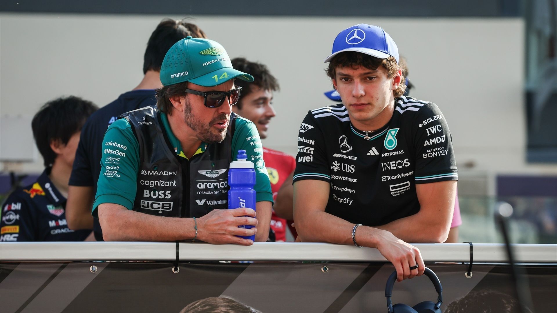 Fernando Alonso y Kimi Antonelli, en Abu Dhabi