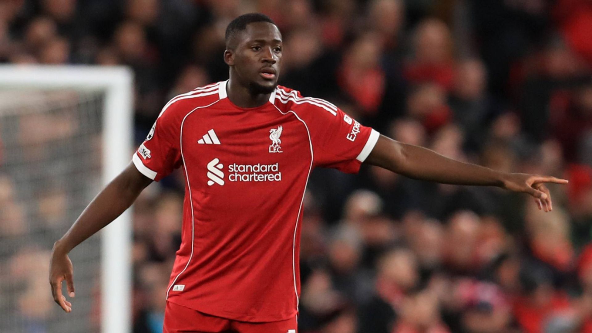 Ibrahima Konaté en un partido del Liverpool