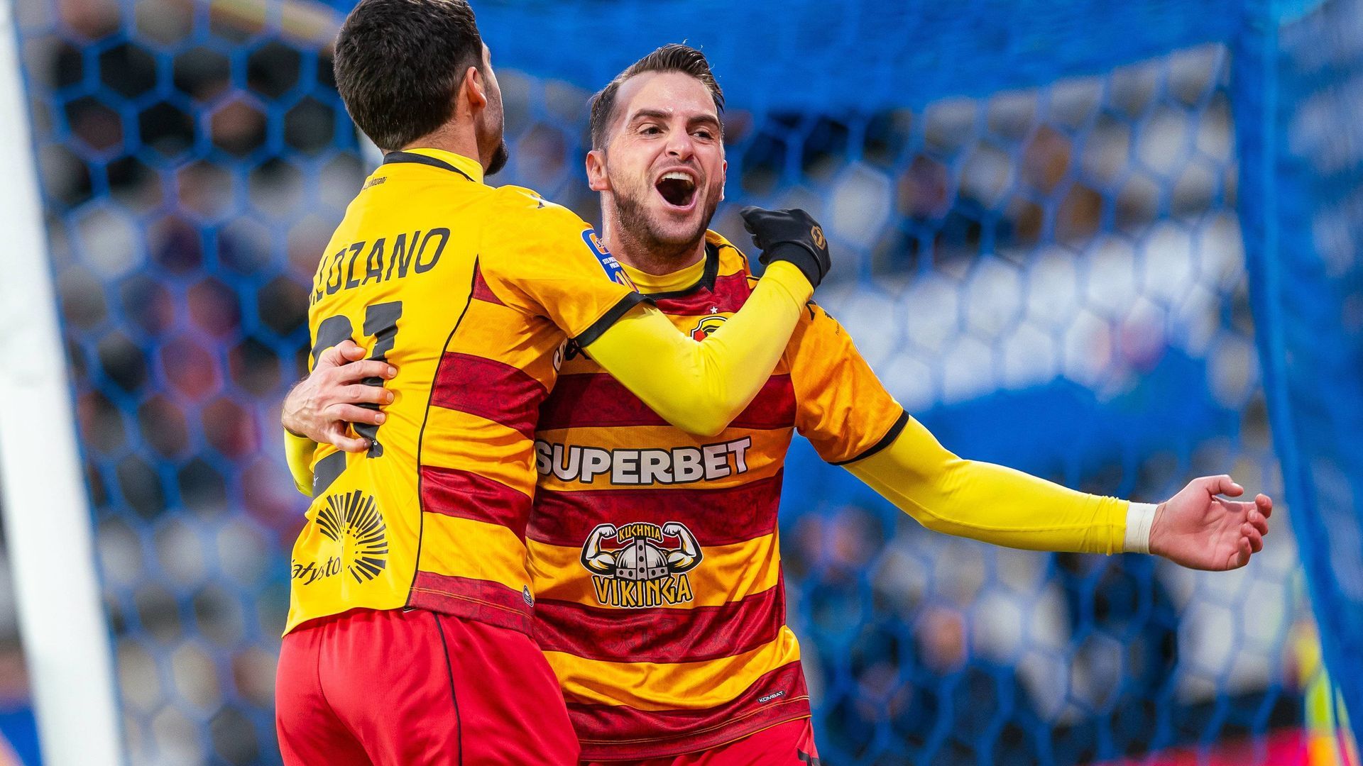 Jesús Imaz marca un gol en el Jagelonia