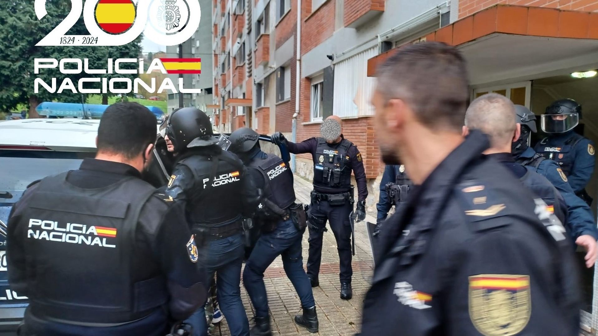 La Policía Nacional detiene a un hombre por encerrar y amenazar a su pareja