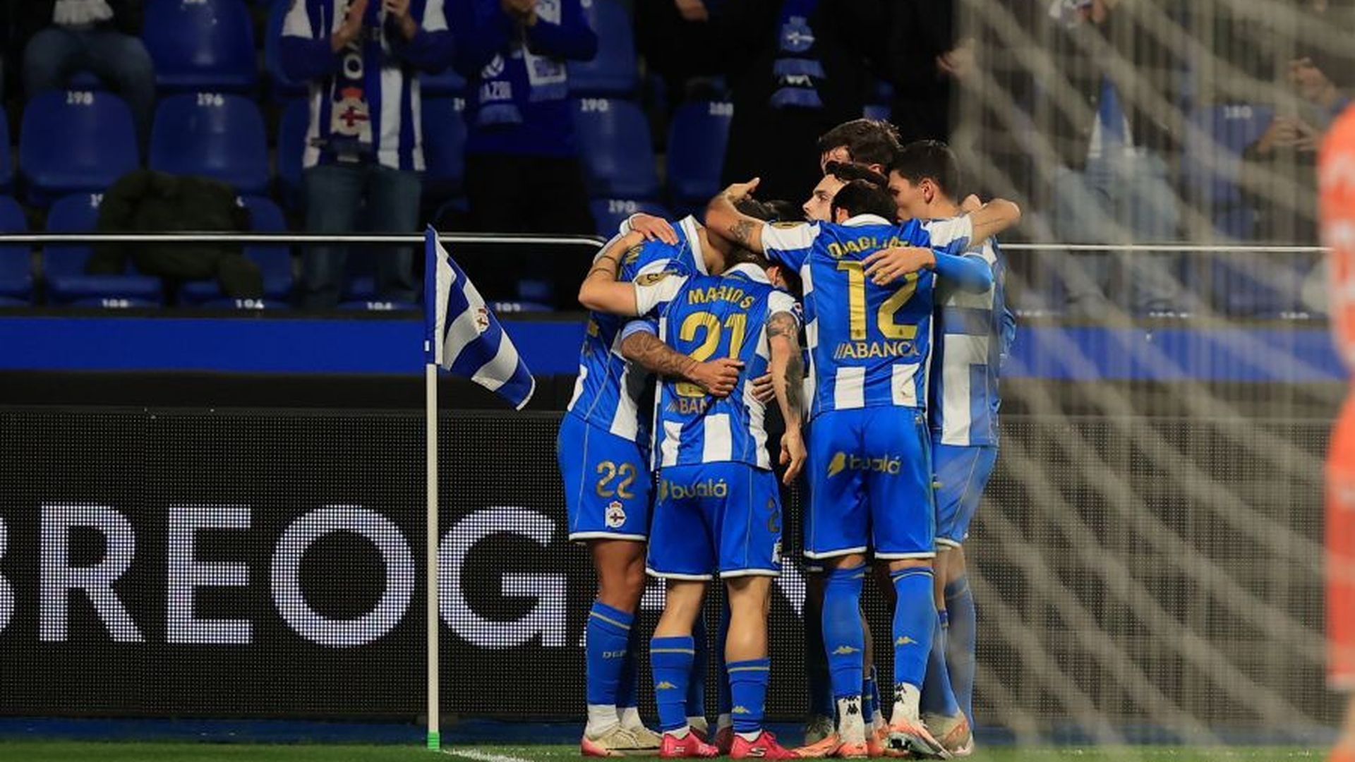 Los jugadores del Dépor celebran un gol ante el Castellón.