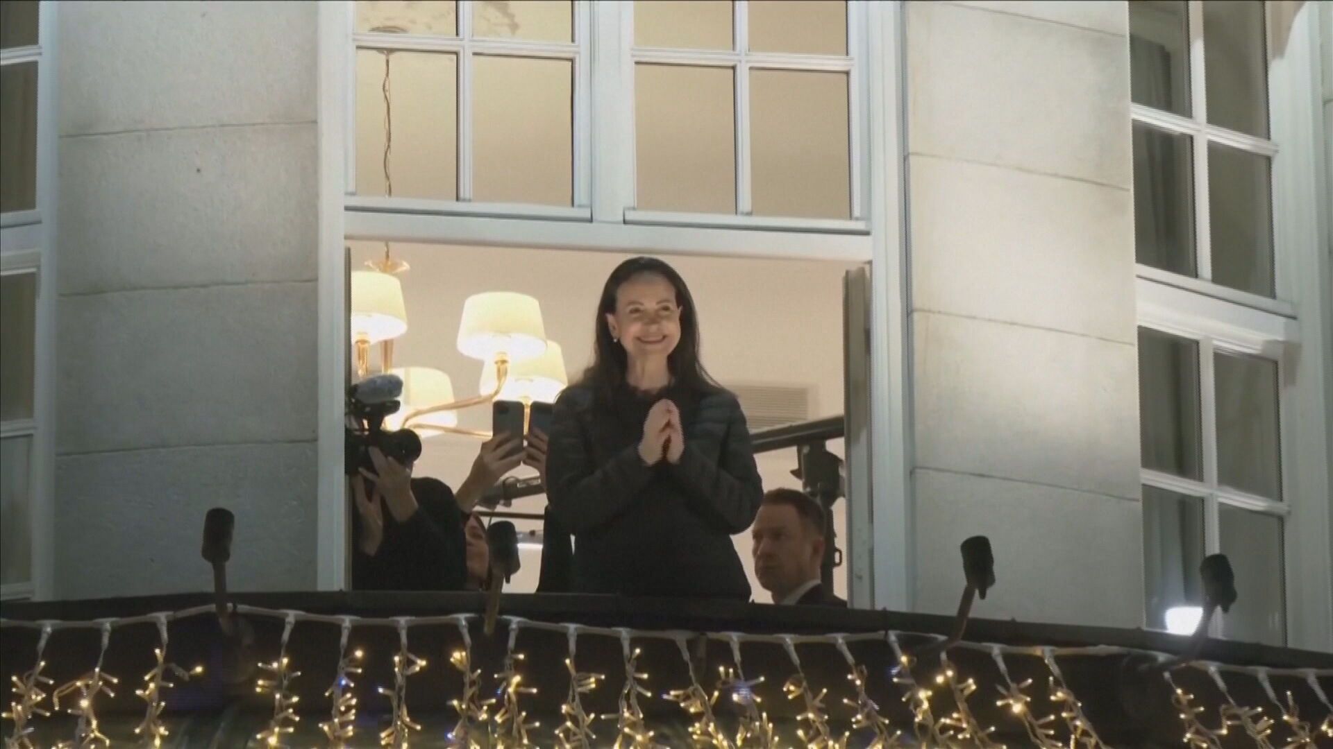 María Corina Machado aparece en Oslo de madrugada: "¡Valiente, valiente!"