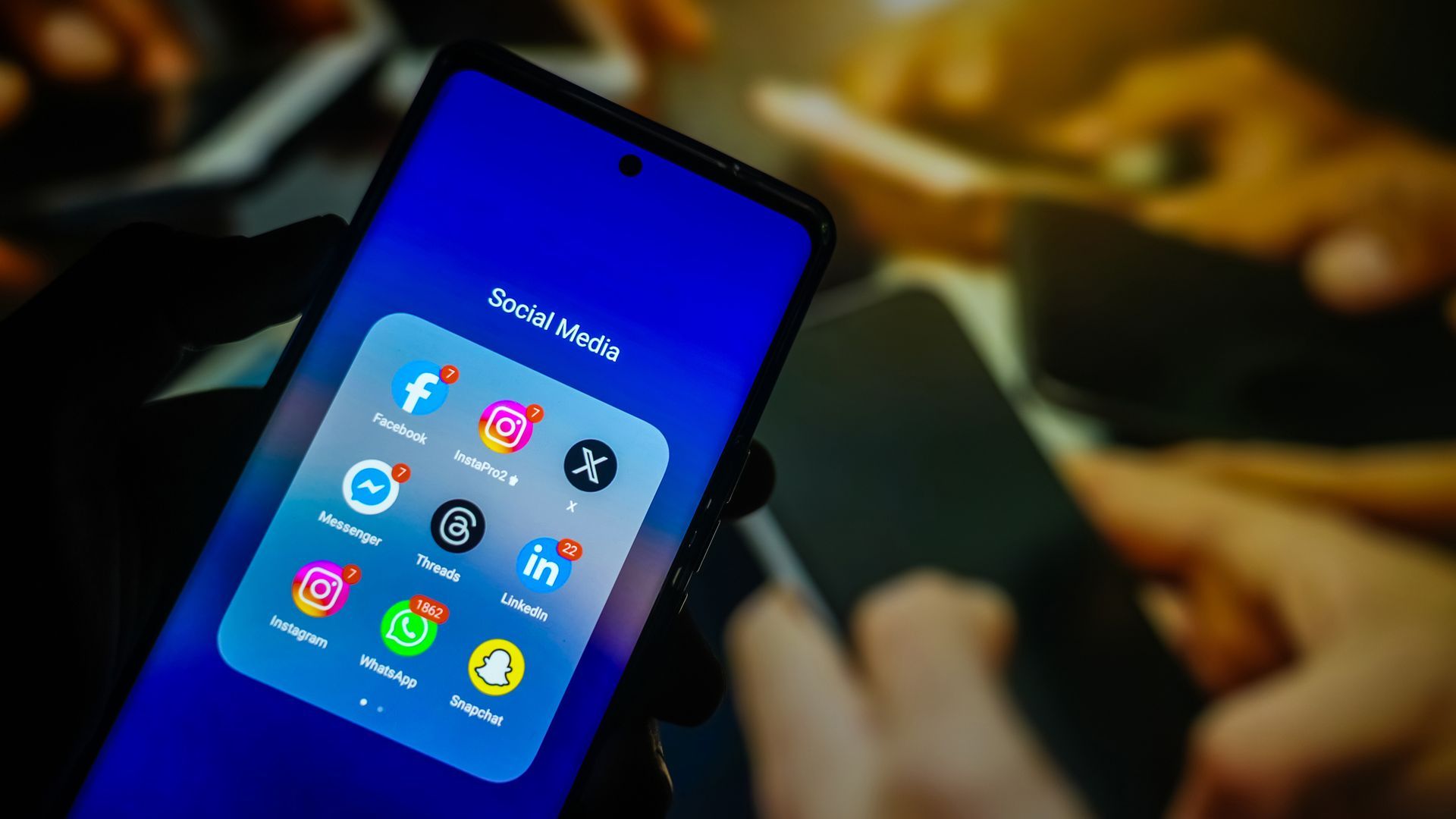 Móvil con redes sociales