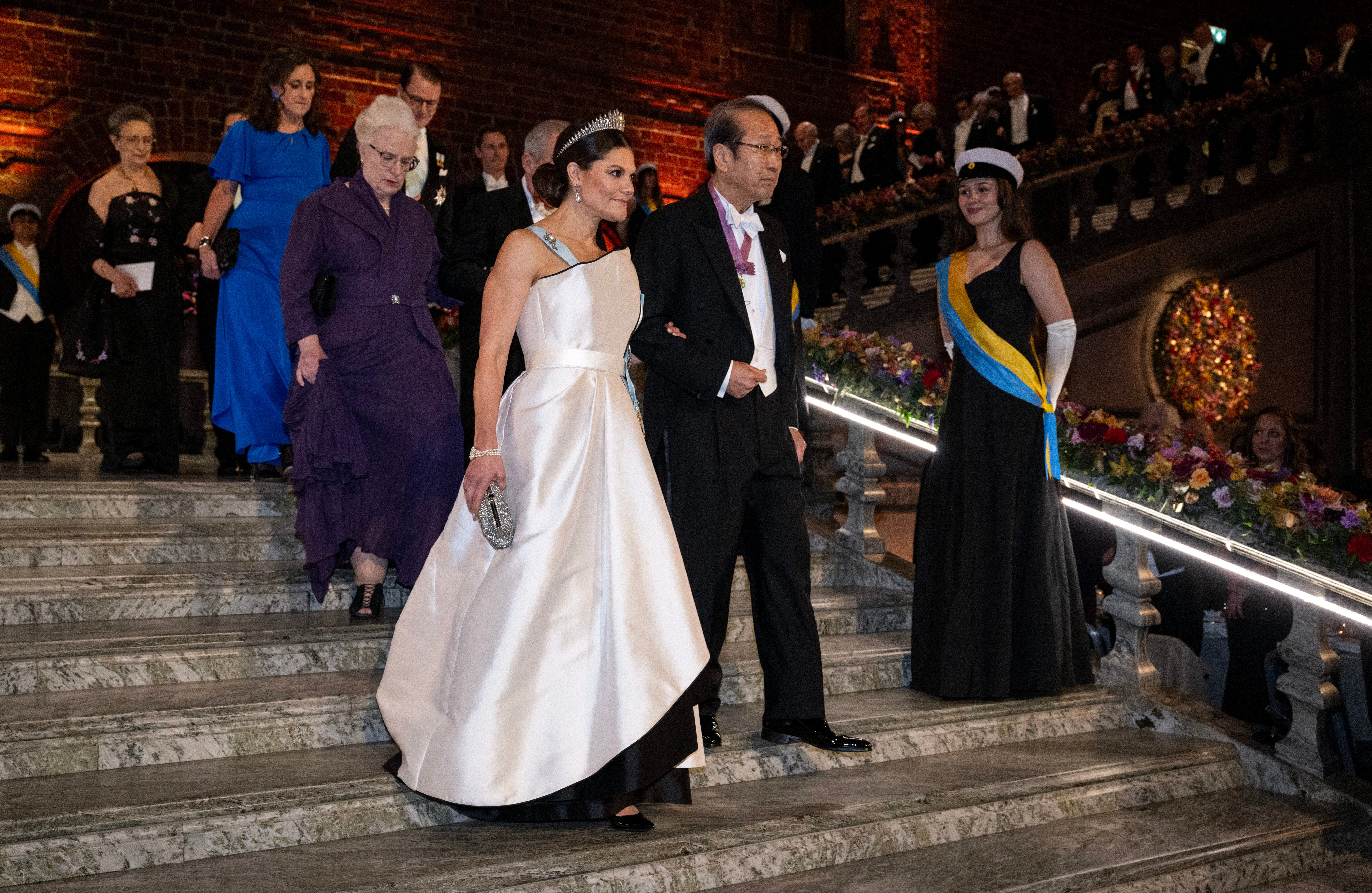 Victoria de Suecia, con vestido de la reina Silvia