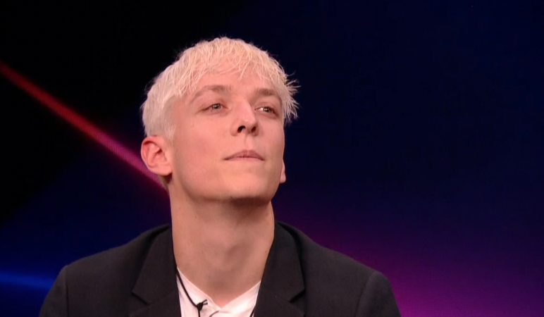 Raúl en la sala de expulsión