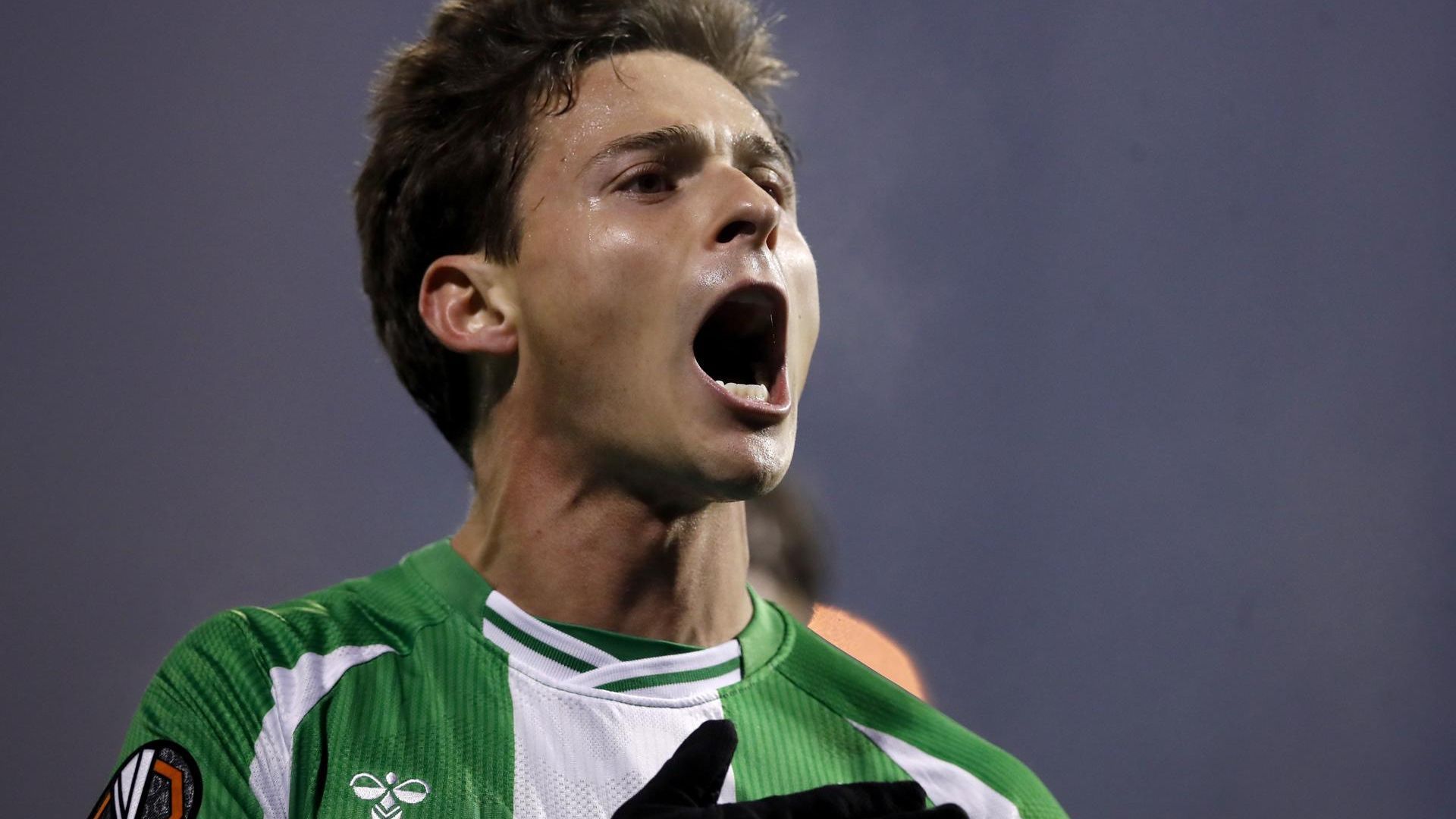 Rodrigo Riquelme celebra un gol con el Betis