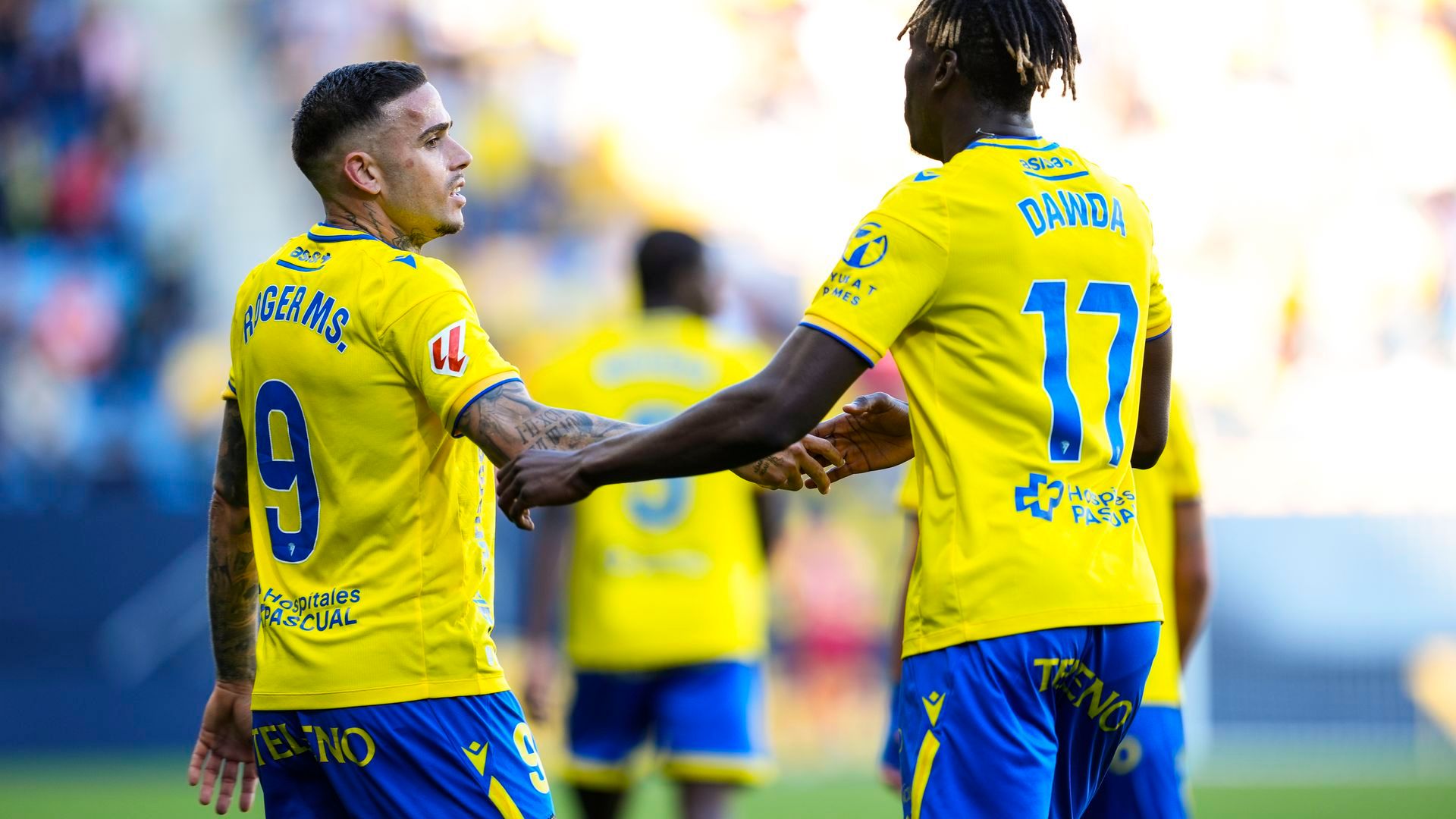 Roger Martí y Dawda con el Cádiz CF Roger Martí y Dawda con el Cádiz CF