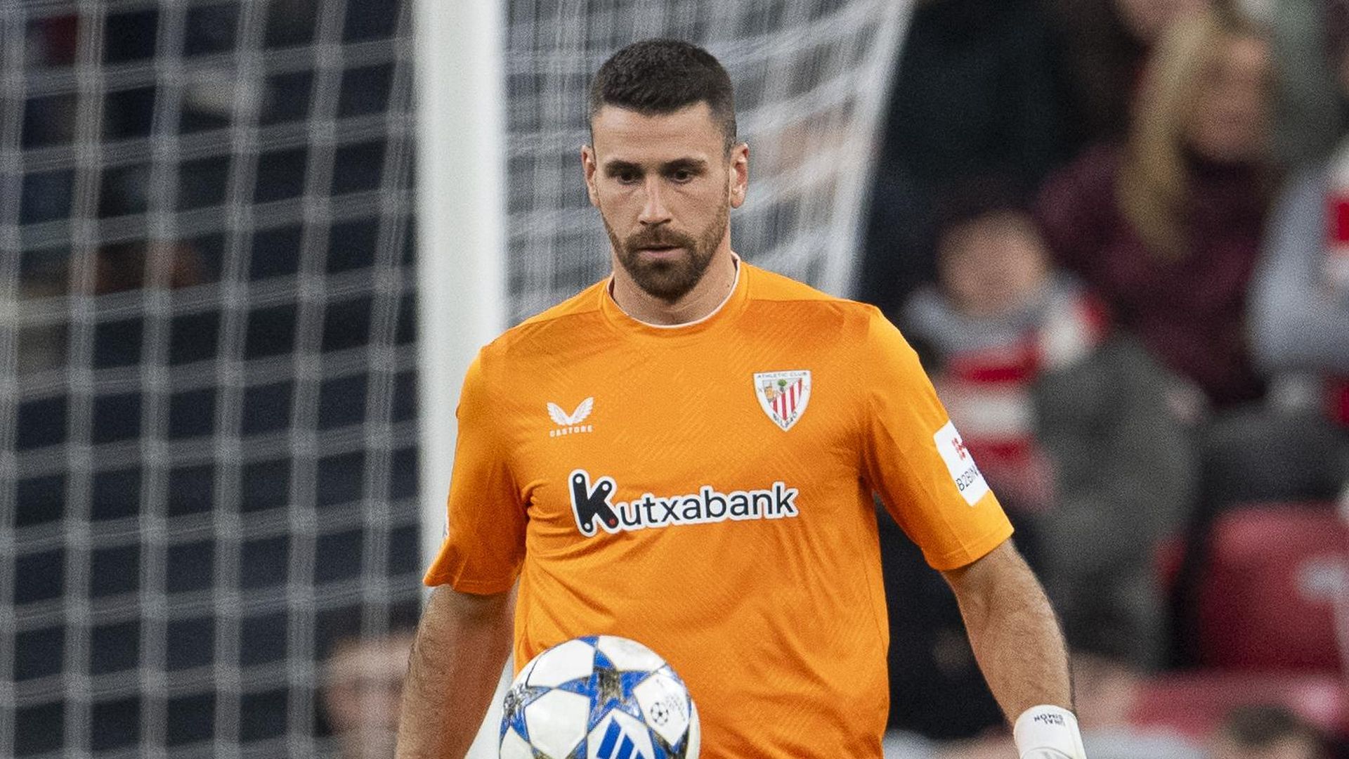 Unai Simón en el partido de Champions League ante el PSG