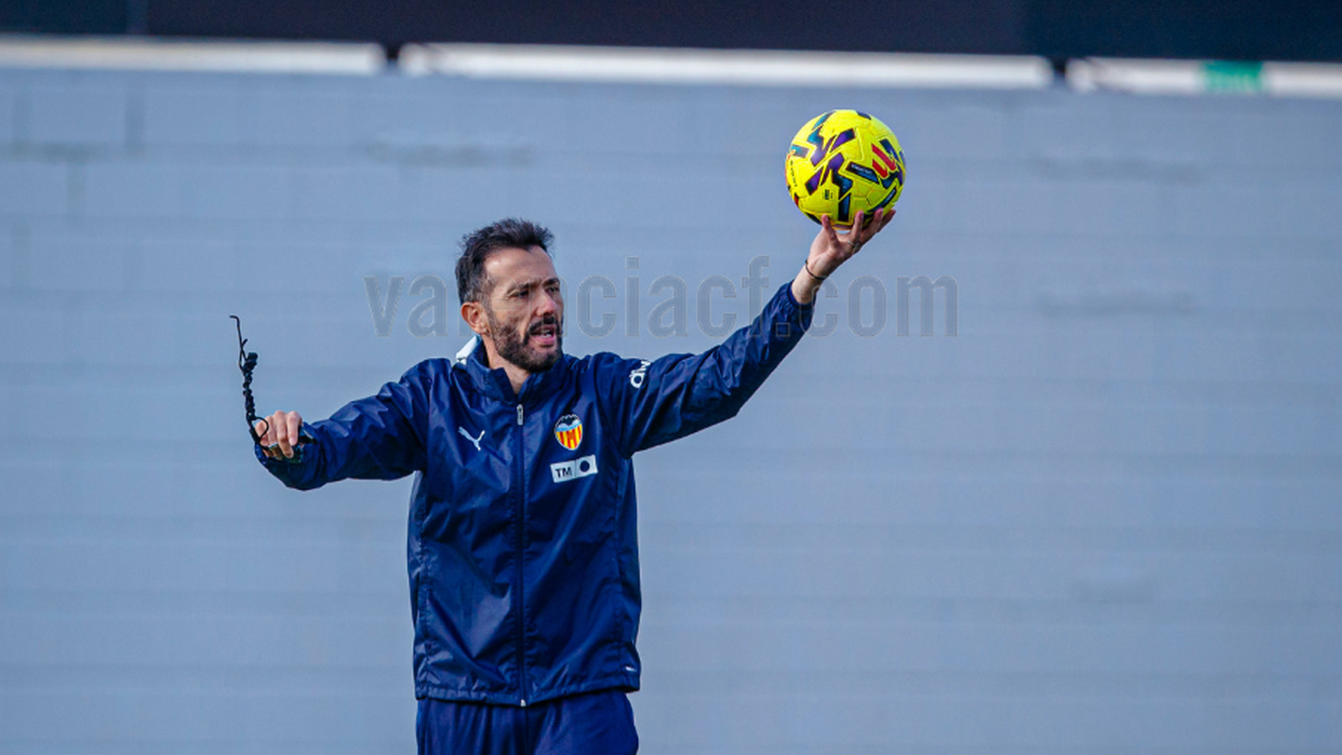 Carlos Corberán entrenando