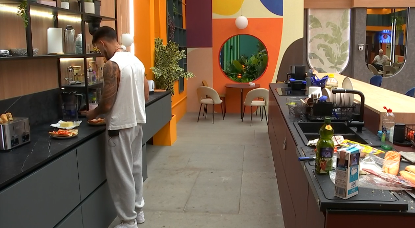 Cristian prepara desayunos