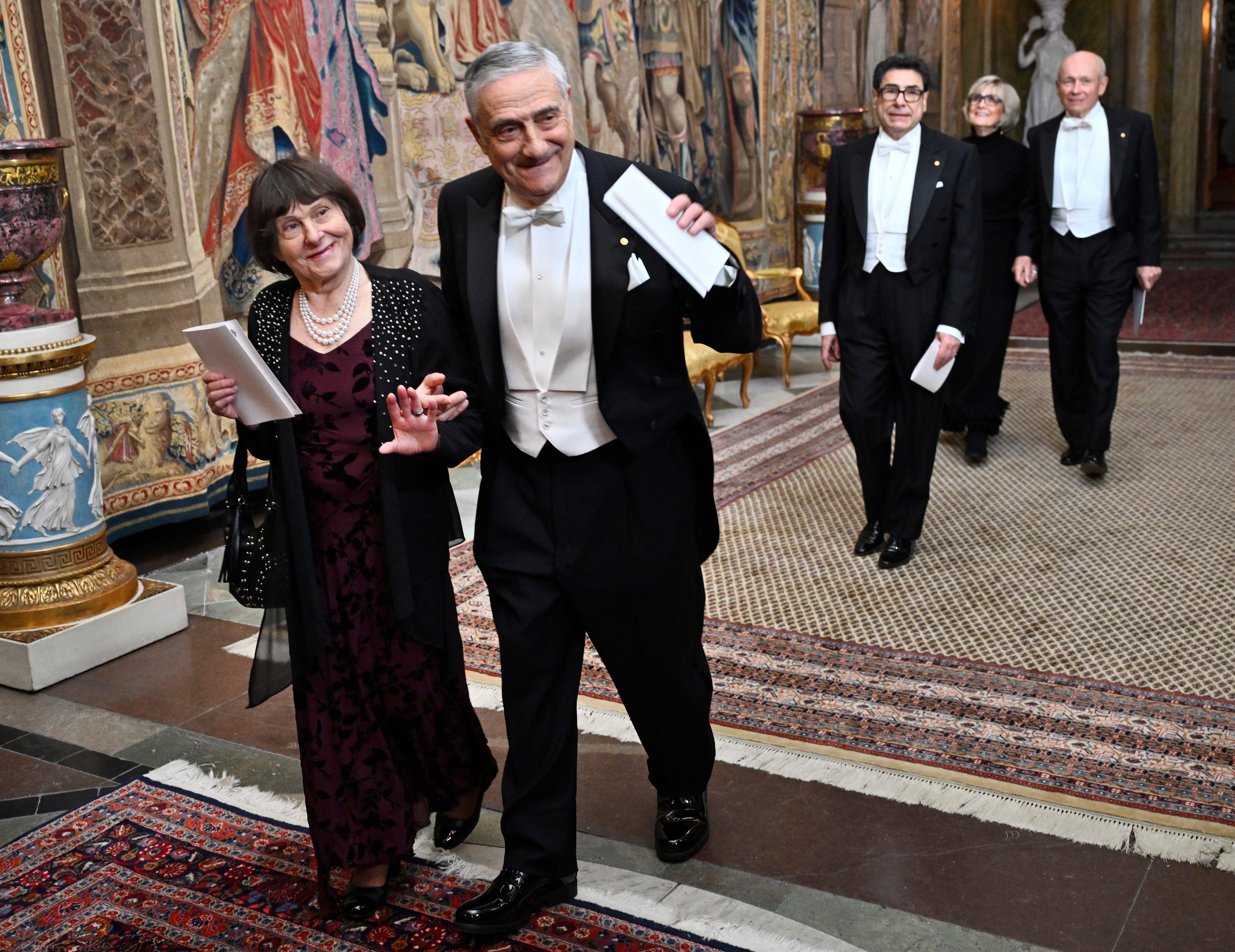 El premio Nobel de economía Joel Mokyr con su esposa, Margalit Mokyr