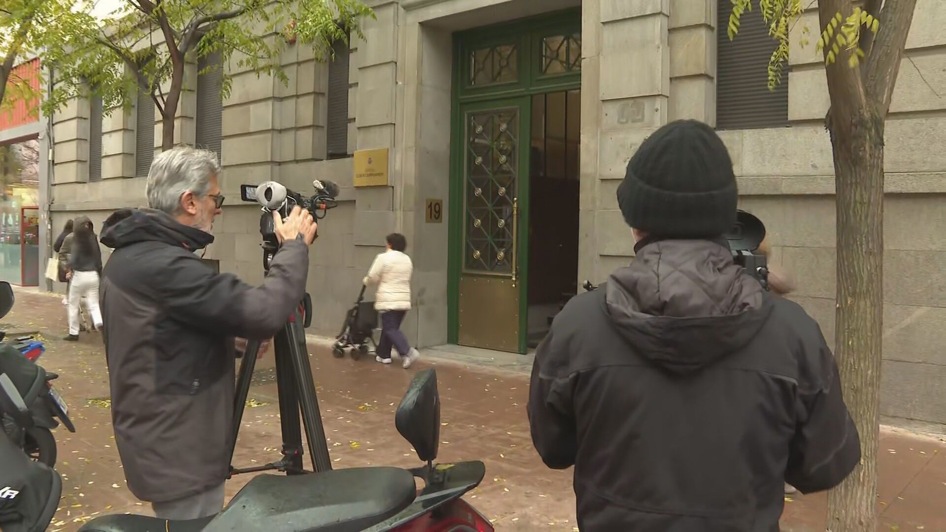 Entrada al edificio Clara Campoamor, sede de Correos en Madrid