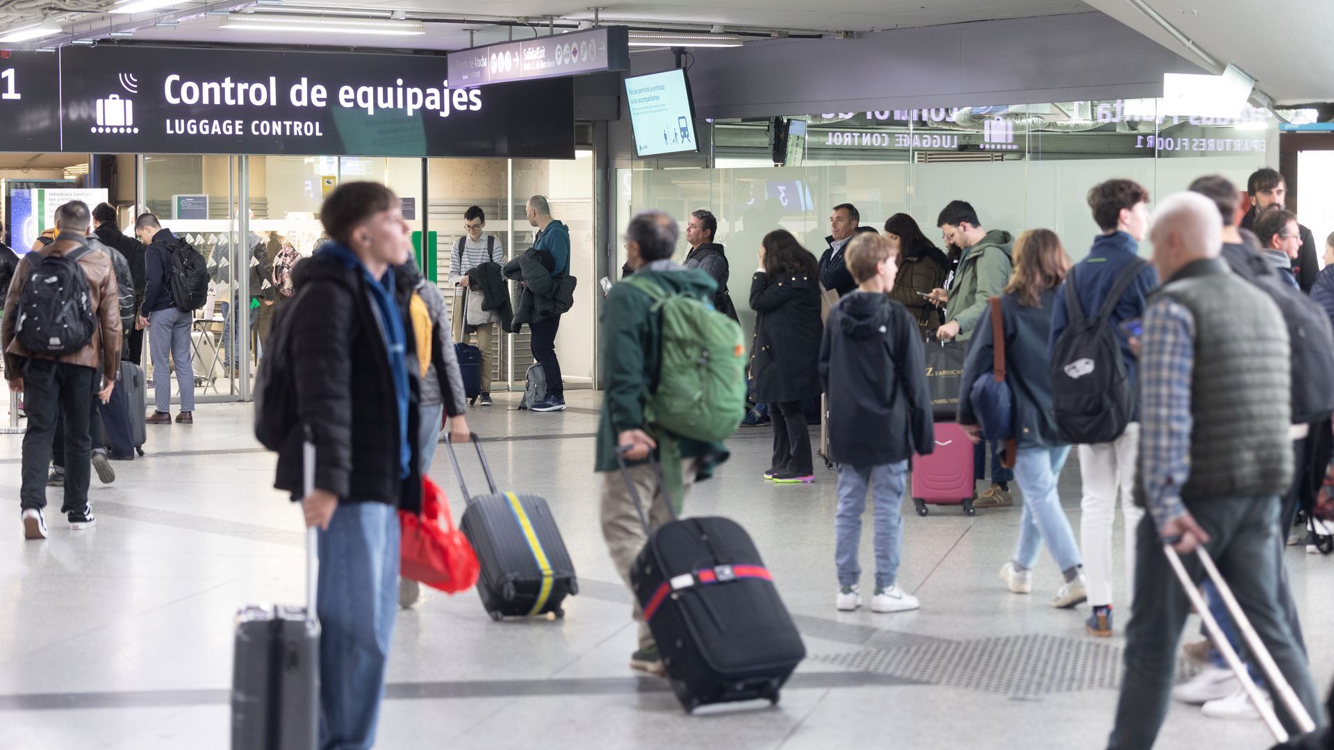 Estación de Atocha durante la operación salida por el puente de la Constitución Estación de Atocha durante la operación salida por el puente de la Constitución