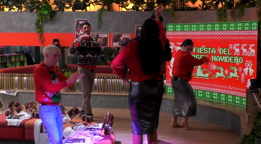 Los finalistas bailando