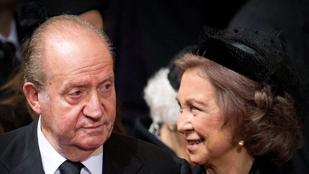 La sorpresa de los reyes eméritos Juan Carlos y Sofía con la postal navideña en la que rompen su tradición