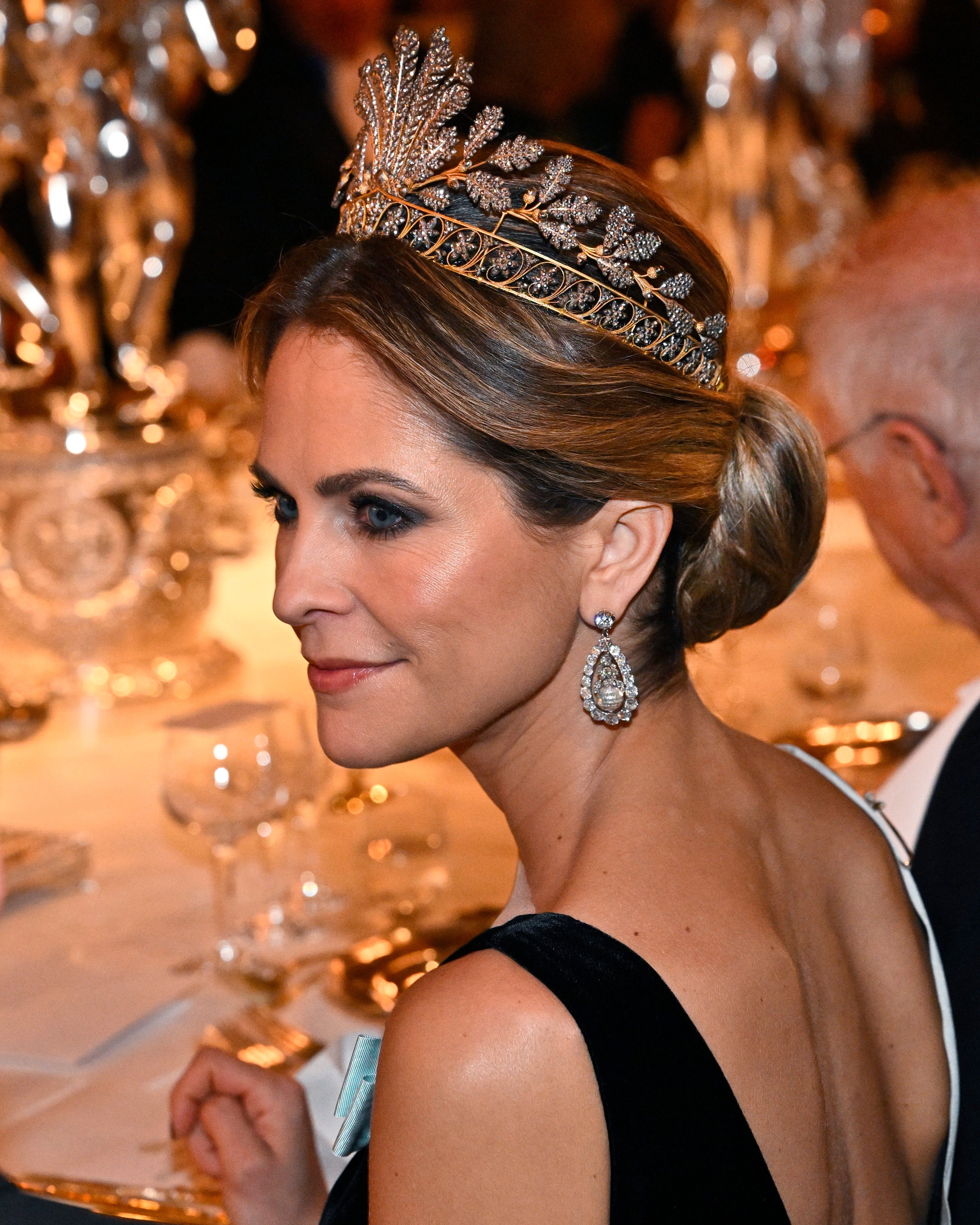La princesa Magdalena, con una de las tiaras más extrañas