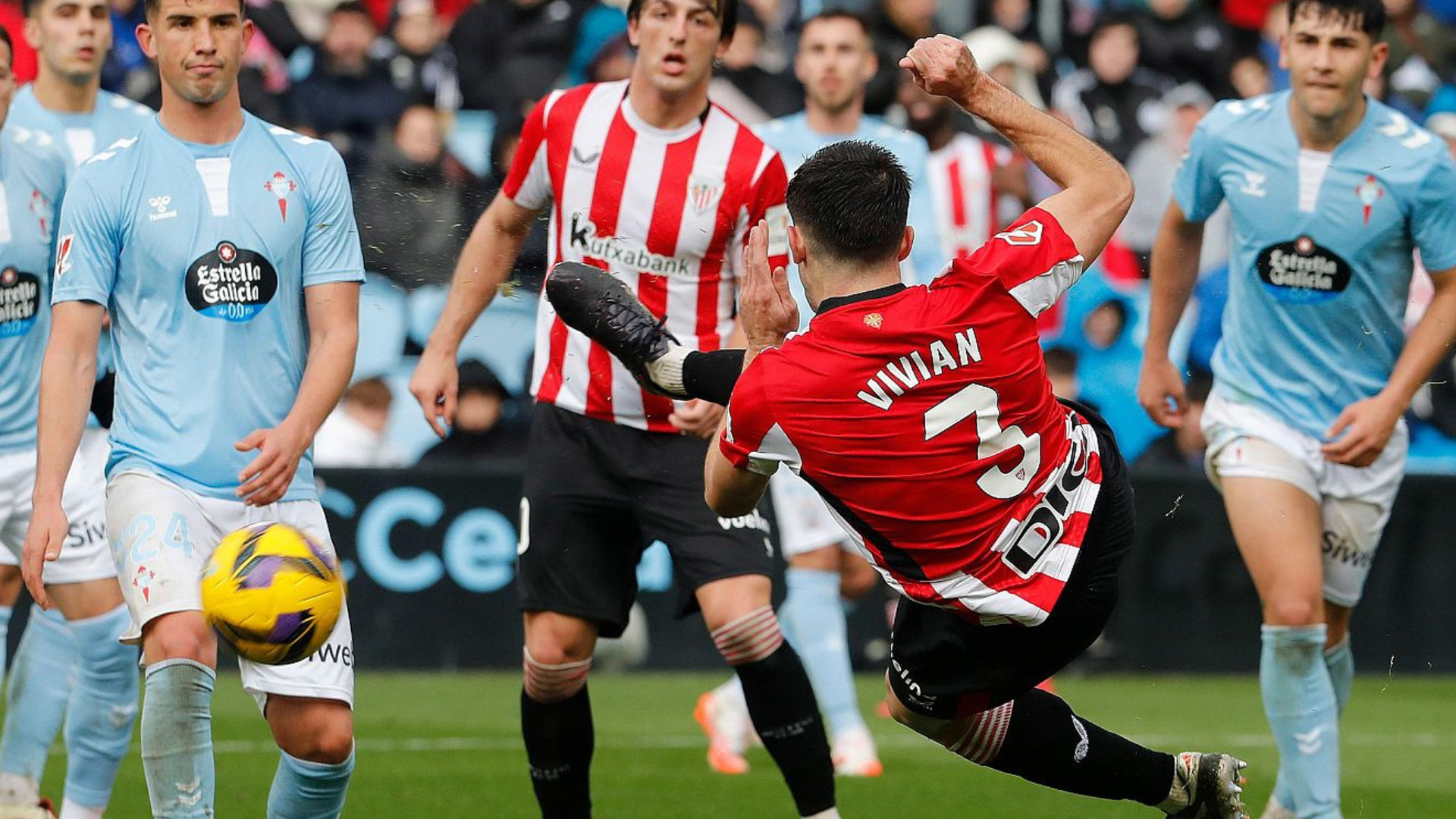 Remate de Dani Vivián en el Celta-Athletic Club Remate de Dani Vivián en el Celta-Athletic Club