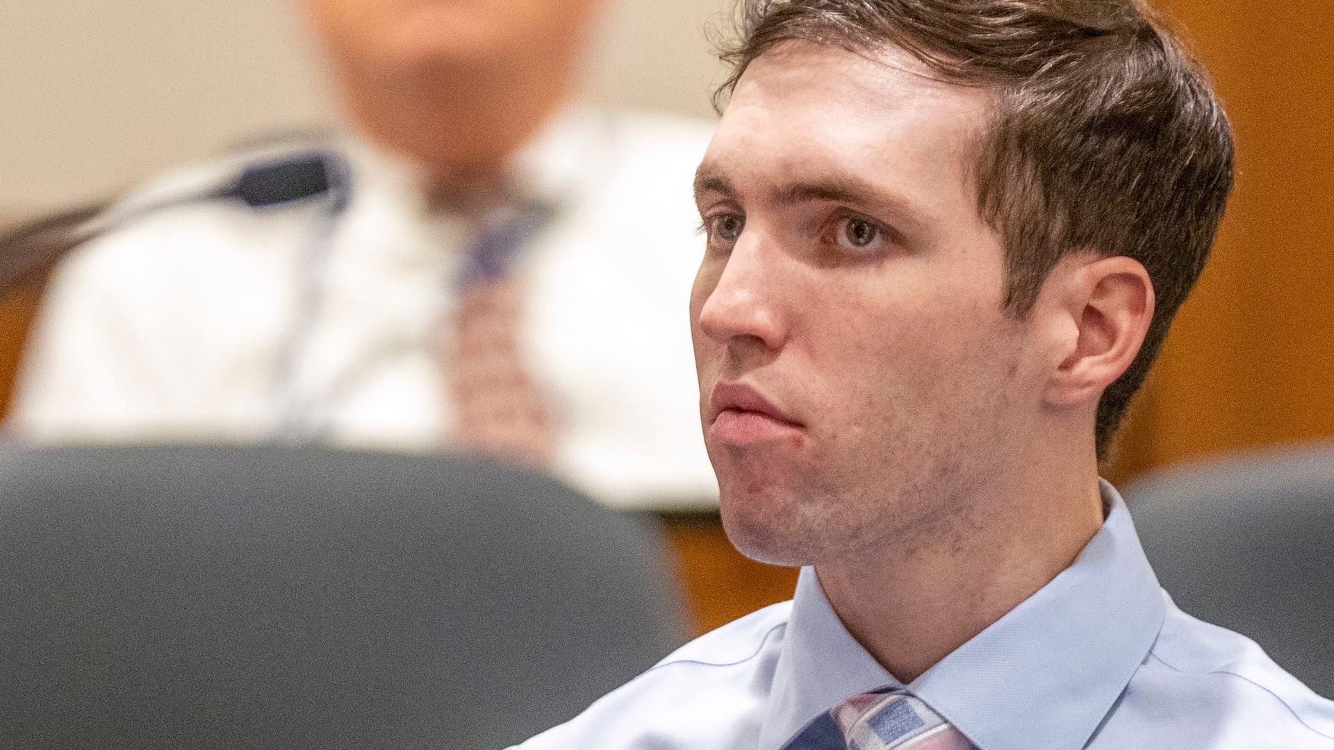 Tyler Robinson compareciendo ante el tribunal