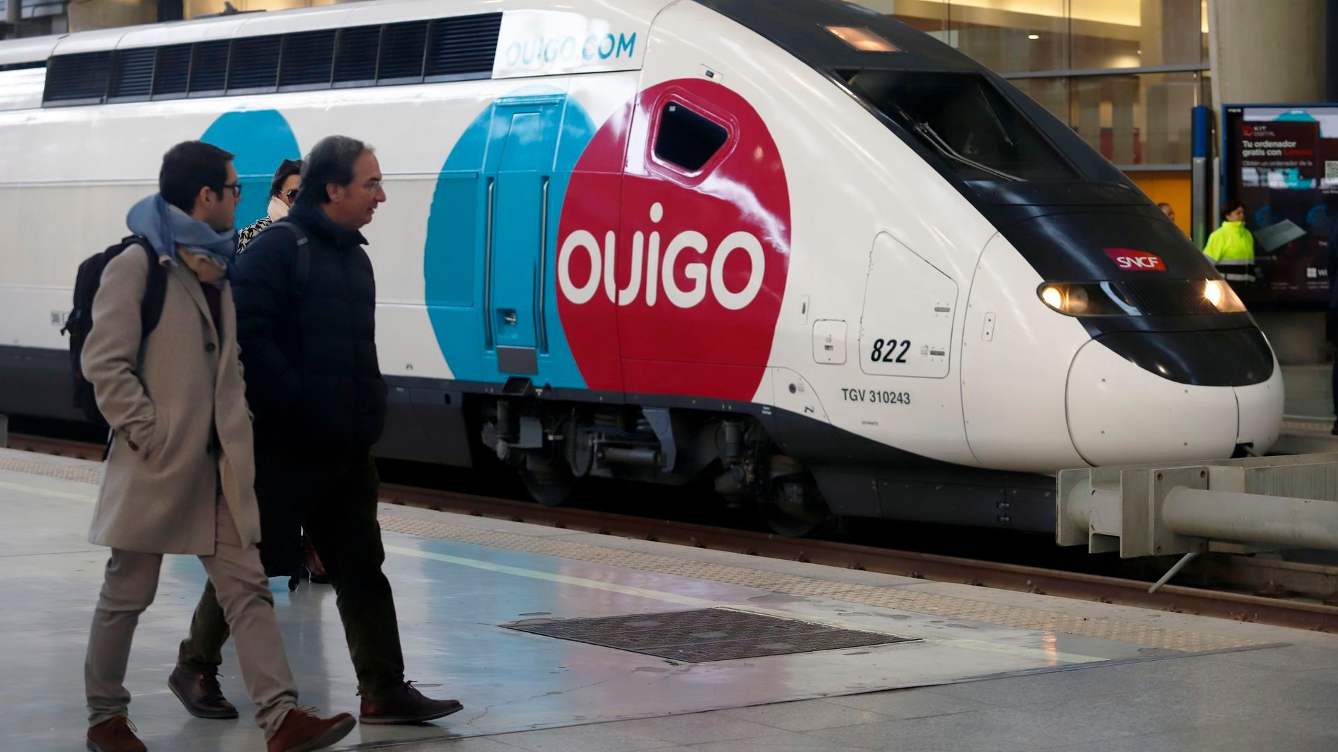 Un tren de Ouigo en la estación María Zambrano de Málaga