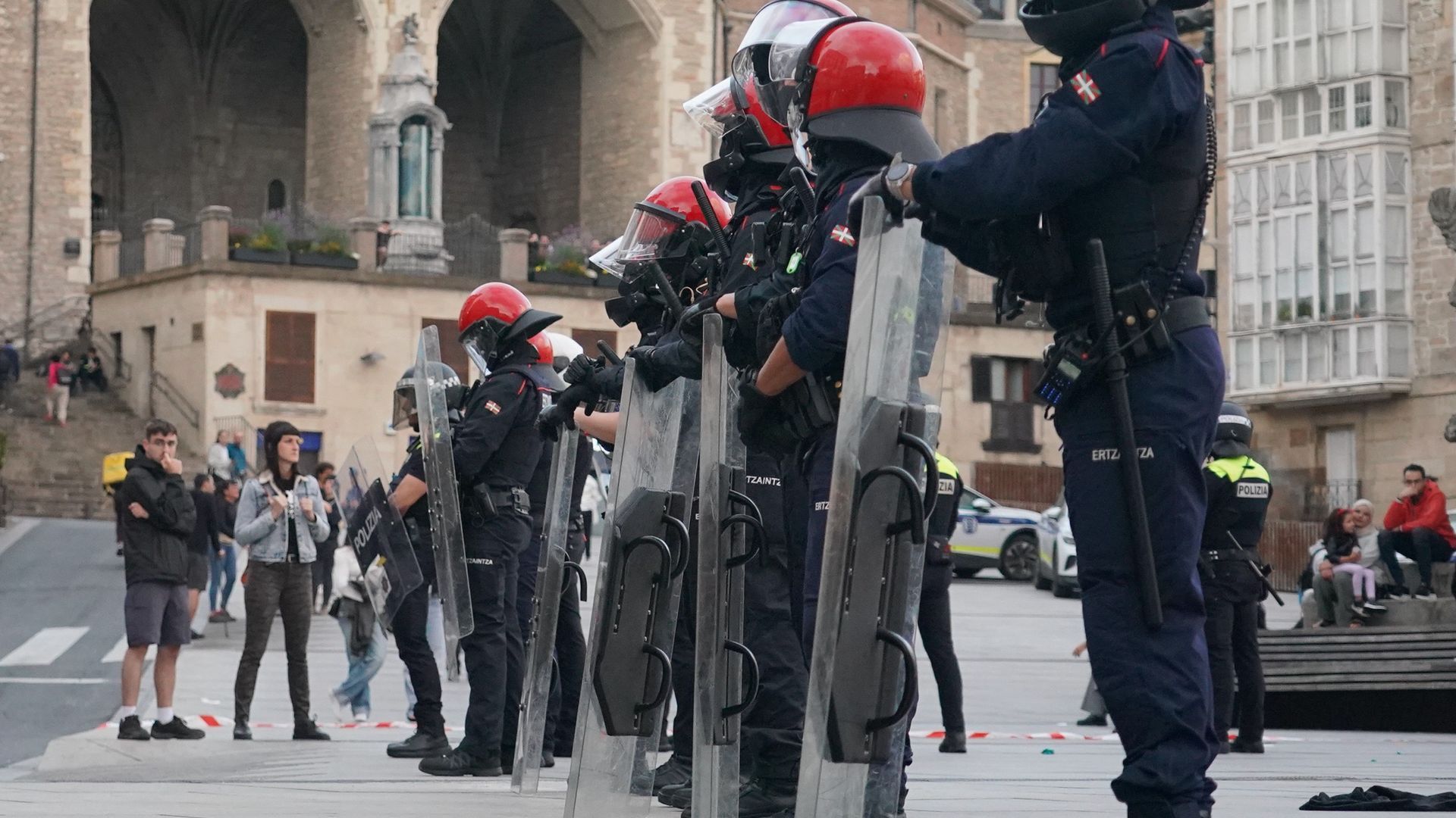 Agentes de la Ertzaintza en una manifestación
