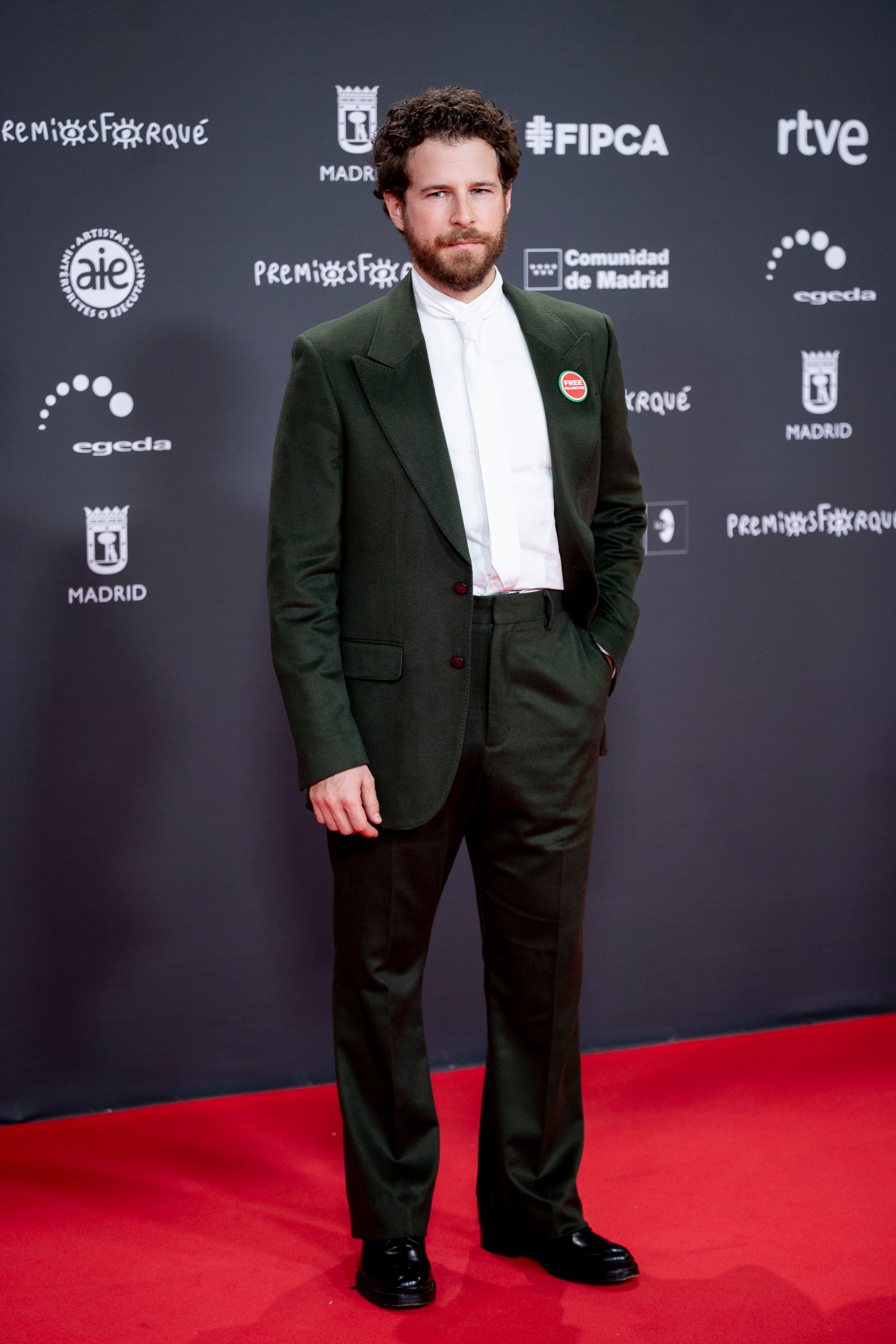 Alvaro Cervantes, en la alfombra roja de los Premios Forqué 2025