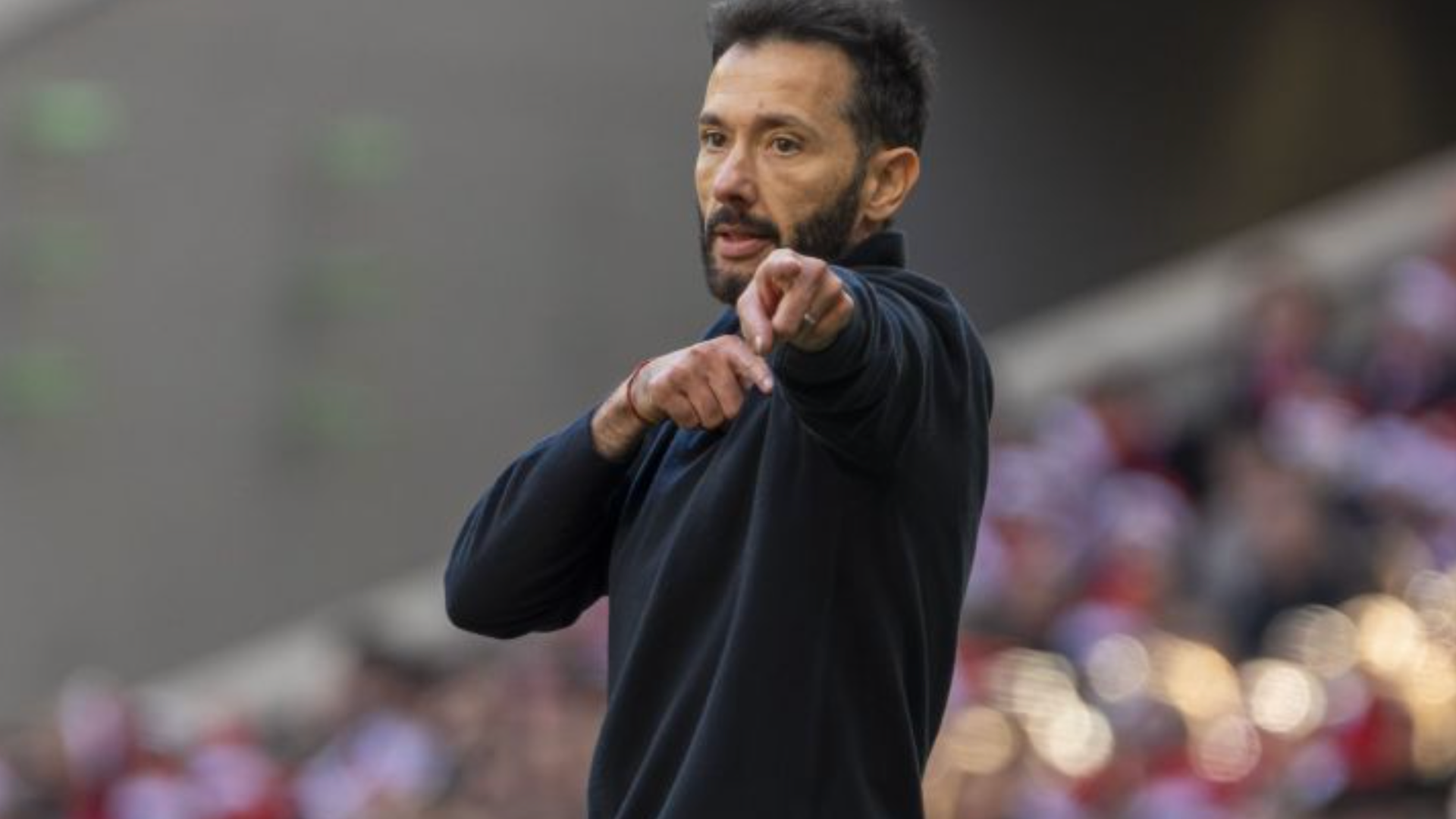 Carlos Corberán en el Metropolitano Carlos Corberán en el Metropolitano