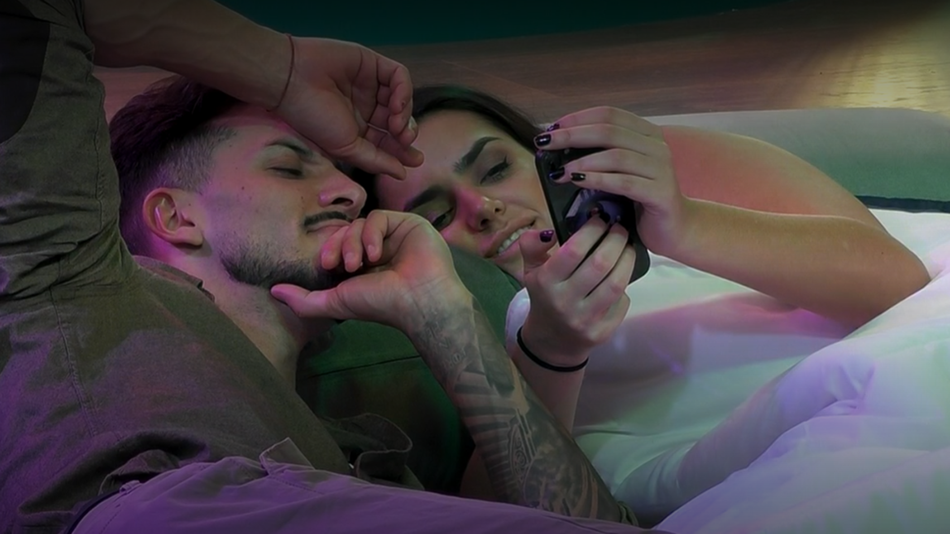 Cristian y Desi pasan sus momentos finales en la casa