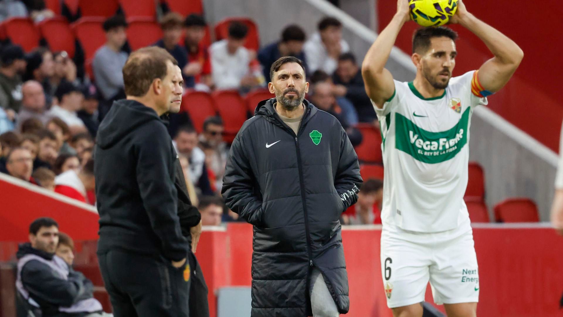 Eder Sarabia, en la banda durante el Mallorca-Elche