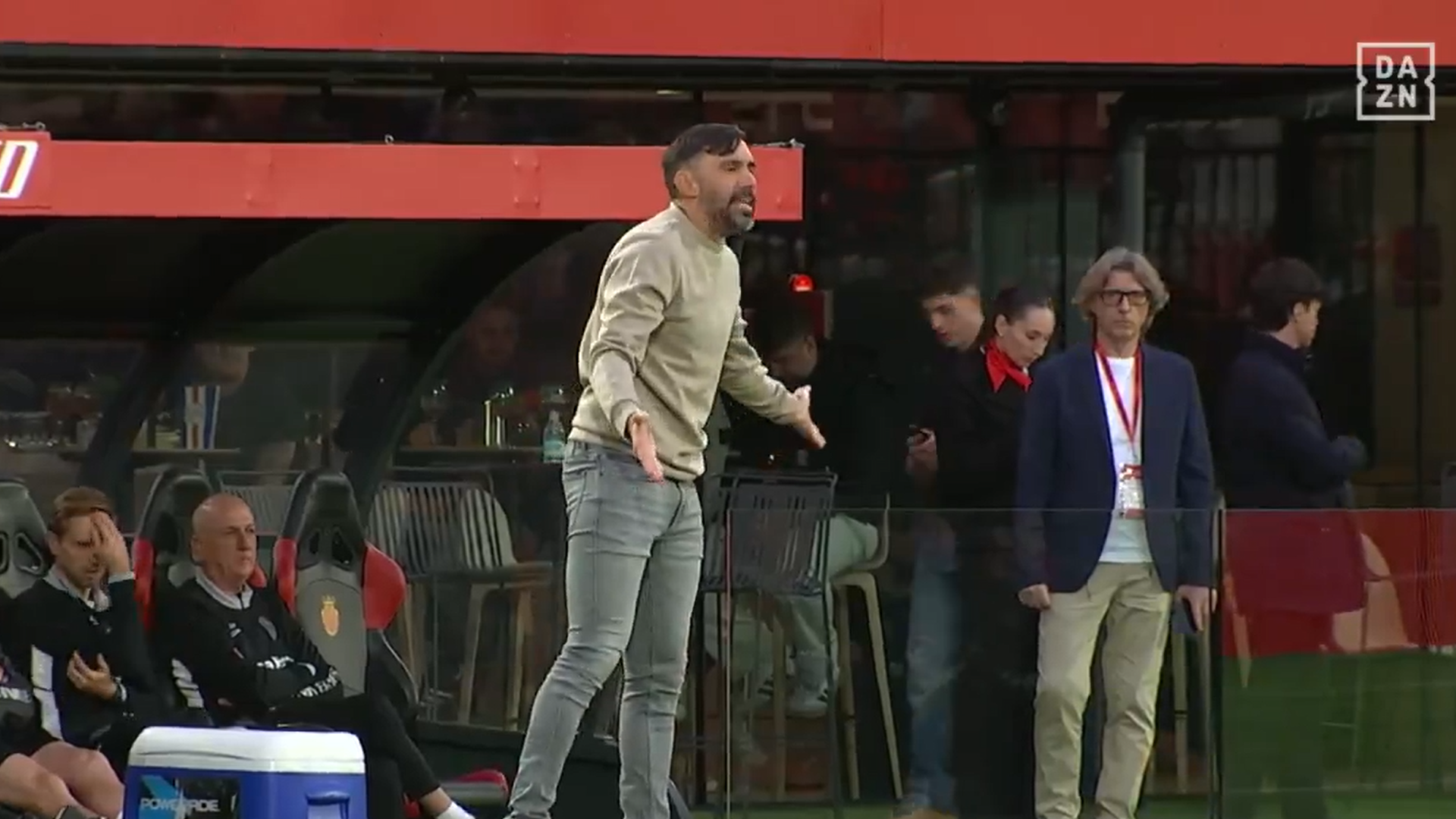 Eder Sarabia, enfadado en la banda durante el Mallorca-Elche Eder Sarabia, enfadado en la banda durante el Mallorca-Elche