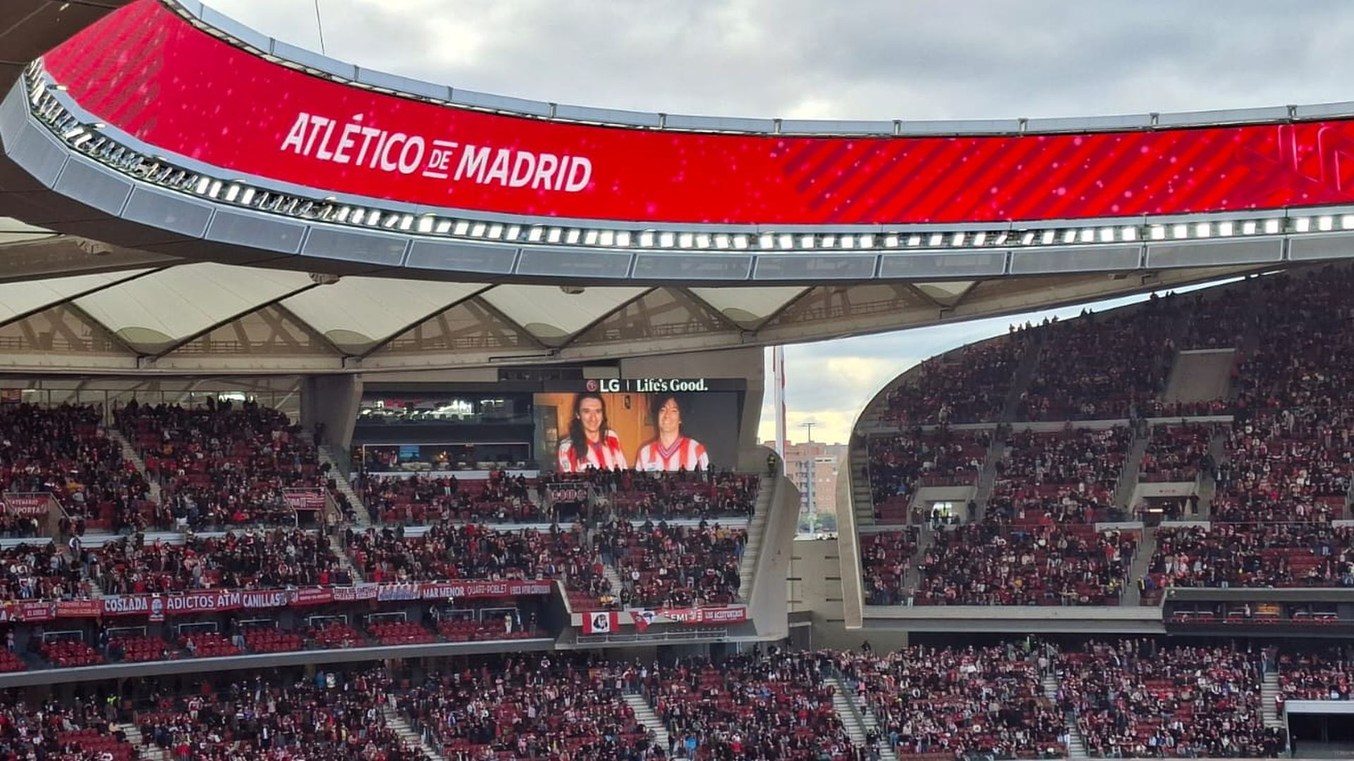 El Atlético y su homenaje a Robe Iniesta El Atlético y su homenaje a Robe Iniesta