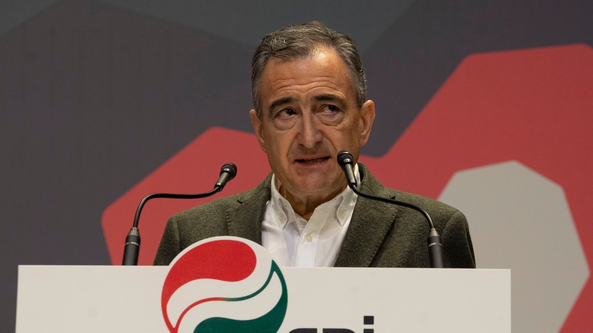 El presidente del PNV, Aitor Esteban, en su intervención en la IX Asamblea General del PNV en Vitoria