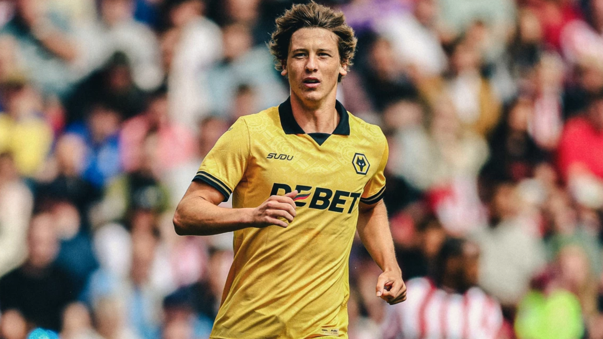 Fer López con los Wolves