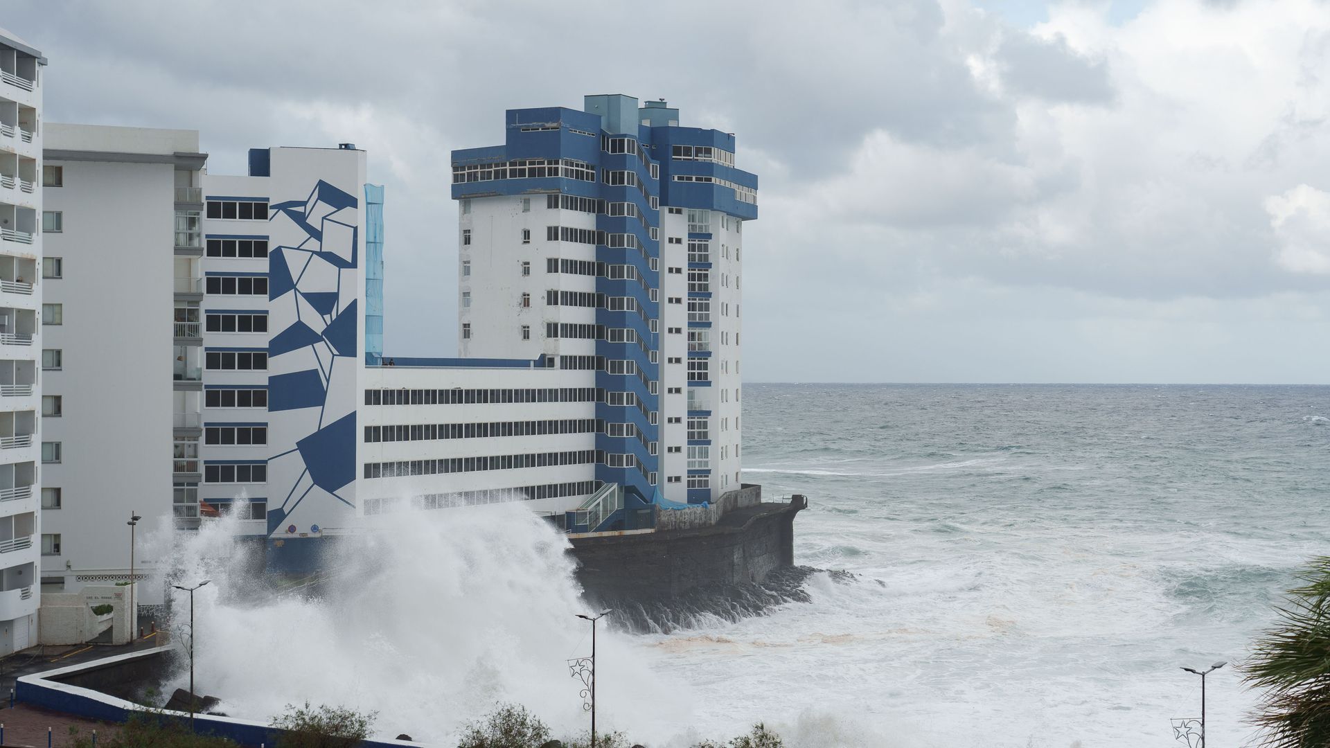 La Agencia Estatal de Meteorología (Aemet) ha extendido a este sábado el nivel naranja en toda Canarias