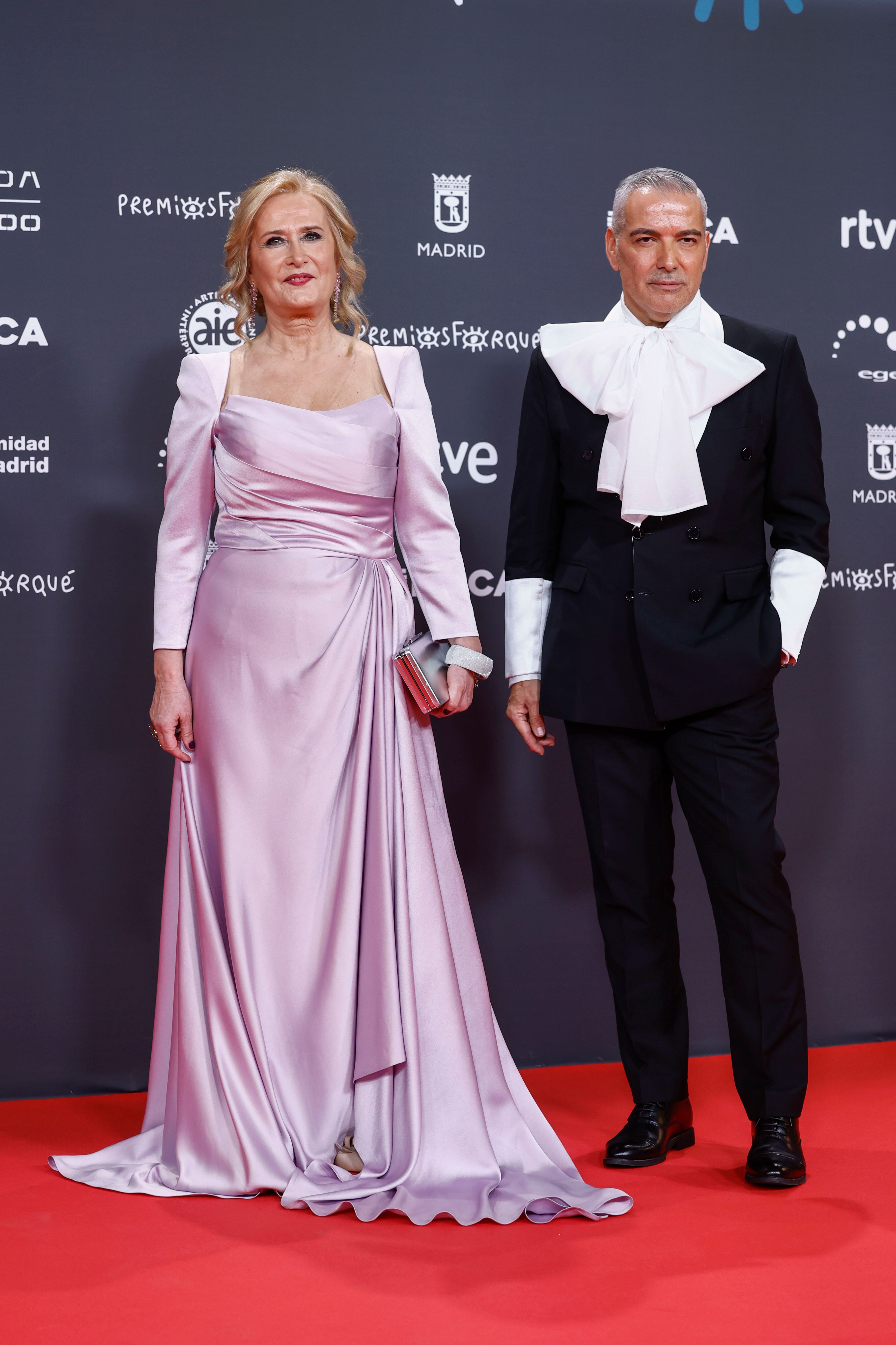 Nieves Herrero y Juan Carlos Verino en la alfombra roja de los Premios Forqué 2025