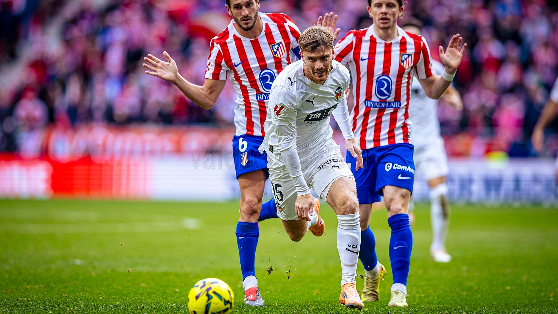 Lucas Beltrán ante el Atlético