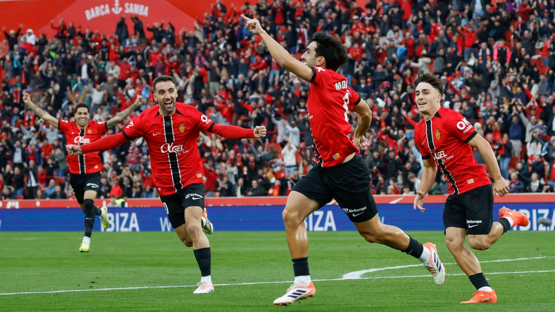 Manu Morlanes celebra su gol en el Mallorca-Elche Manu Morlanes celebra su gol en el Mallorca-Elche