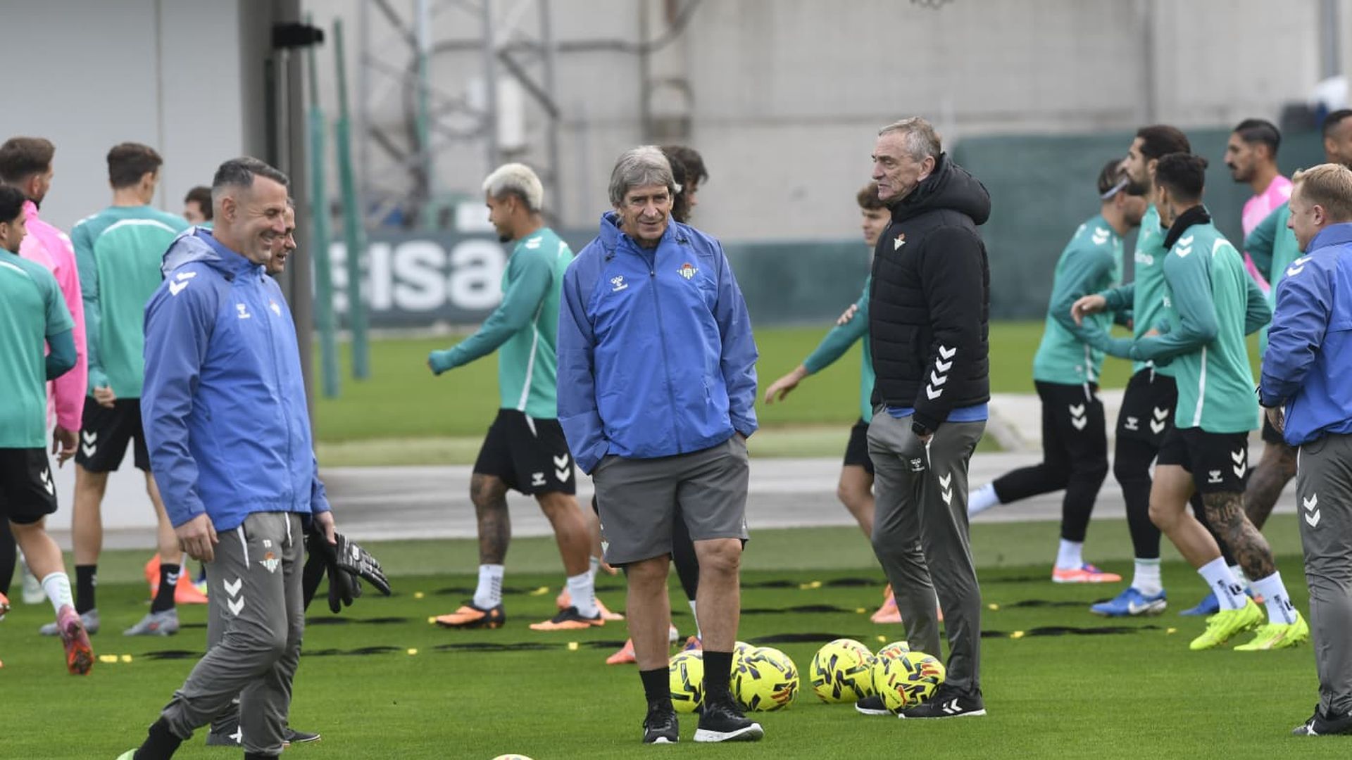 Manuel Pellegrini, en el entrenamiento del Real Betis de este sábado