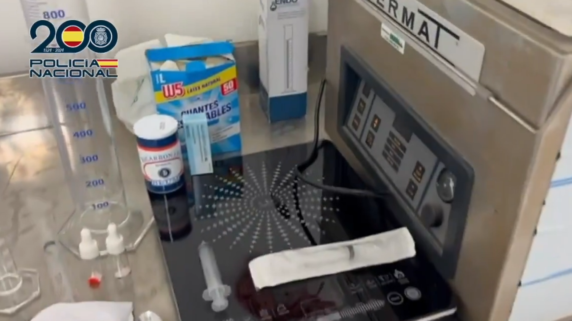 Material y máquina para fabricar dosis de cocaína