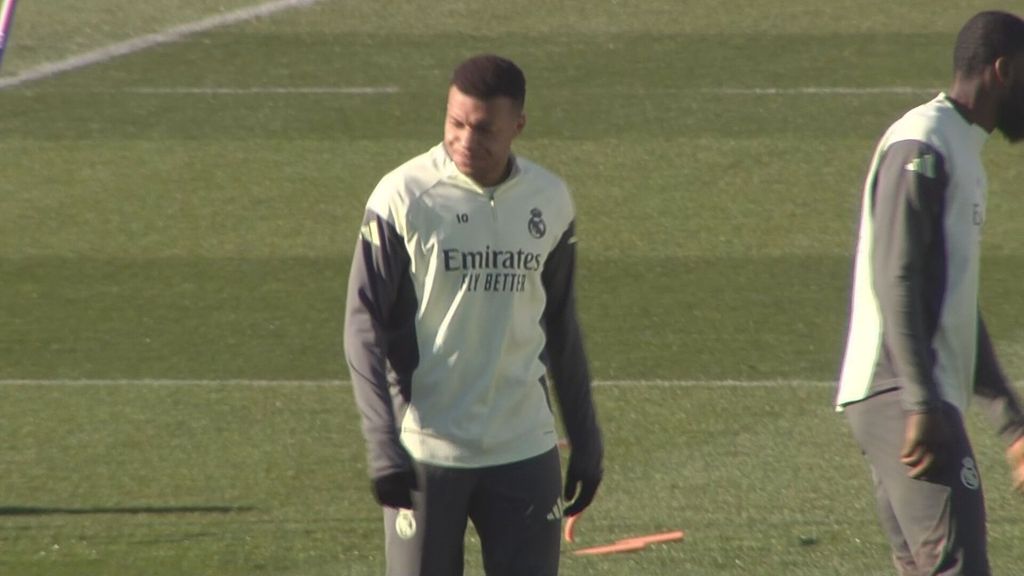 Mbappé entrena con el grupo