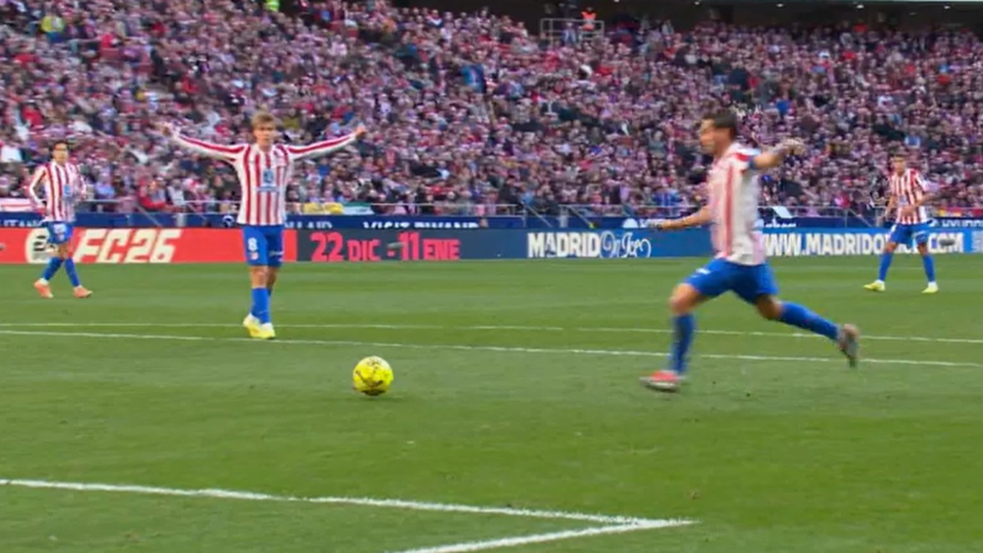 Pablo Barrios celebra el gol de Koke Pablo Barrios celebra el gol de Koke