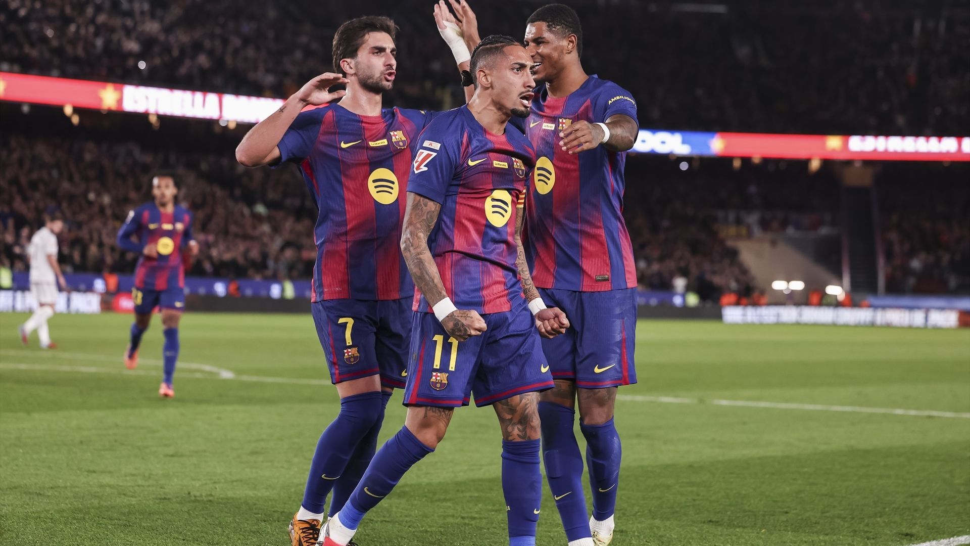 Raphinha celeba un gol en el Barça-Osasuna